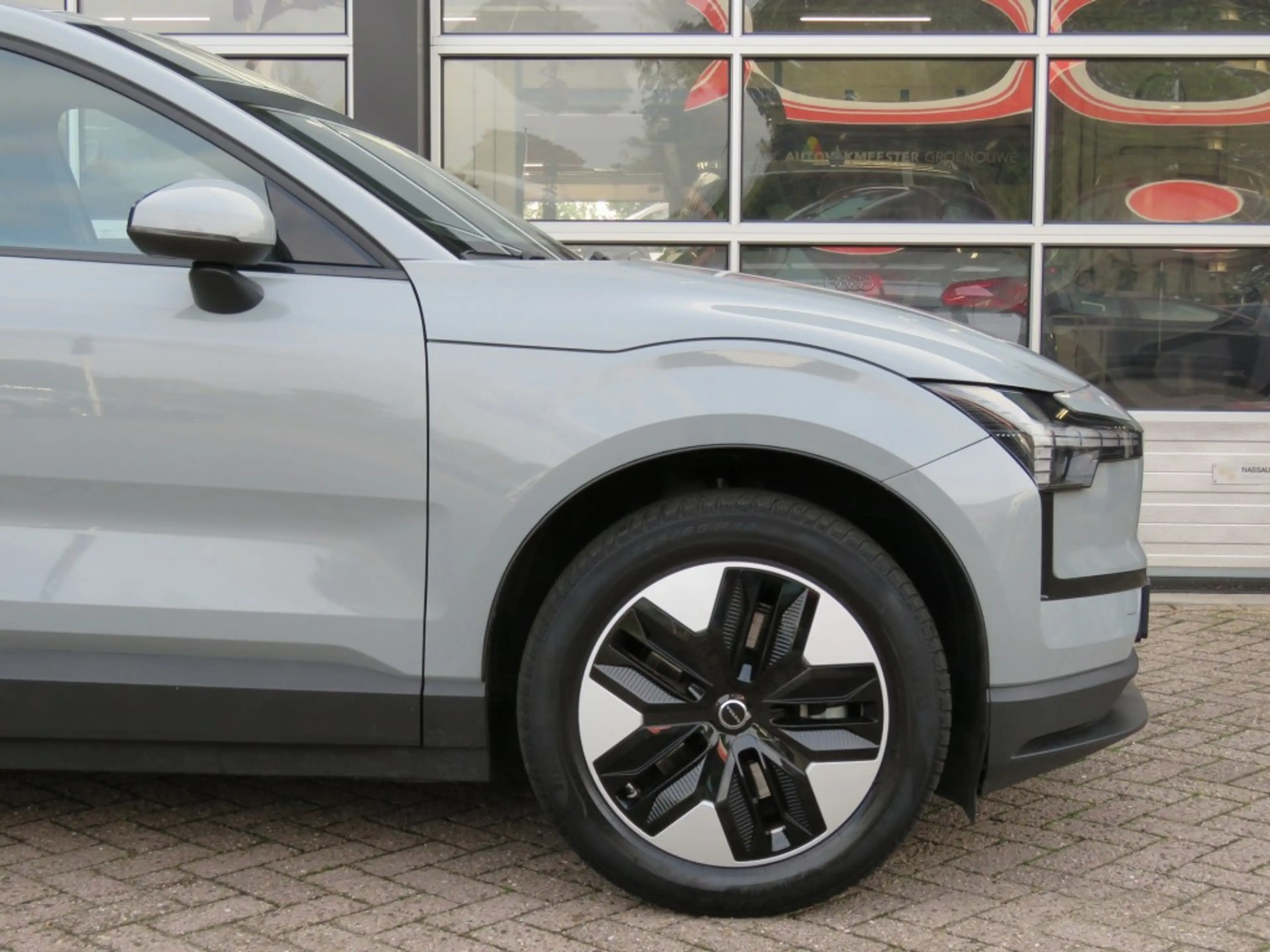 Volvo EX30 EXTENDED CORE 69 KWH / Trekhaak / Camera / BOVAG g — photo 35