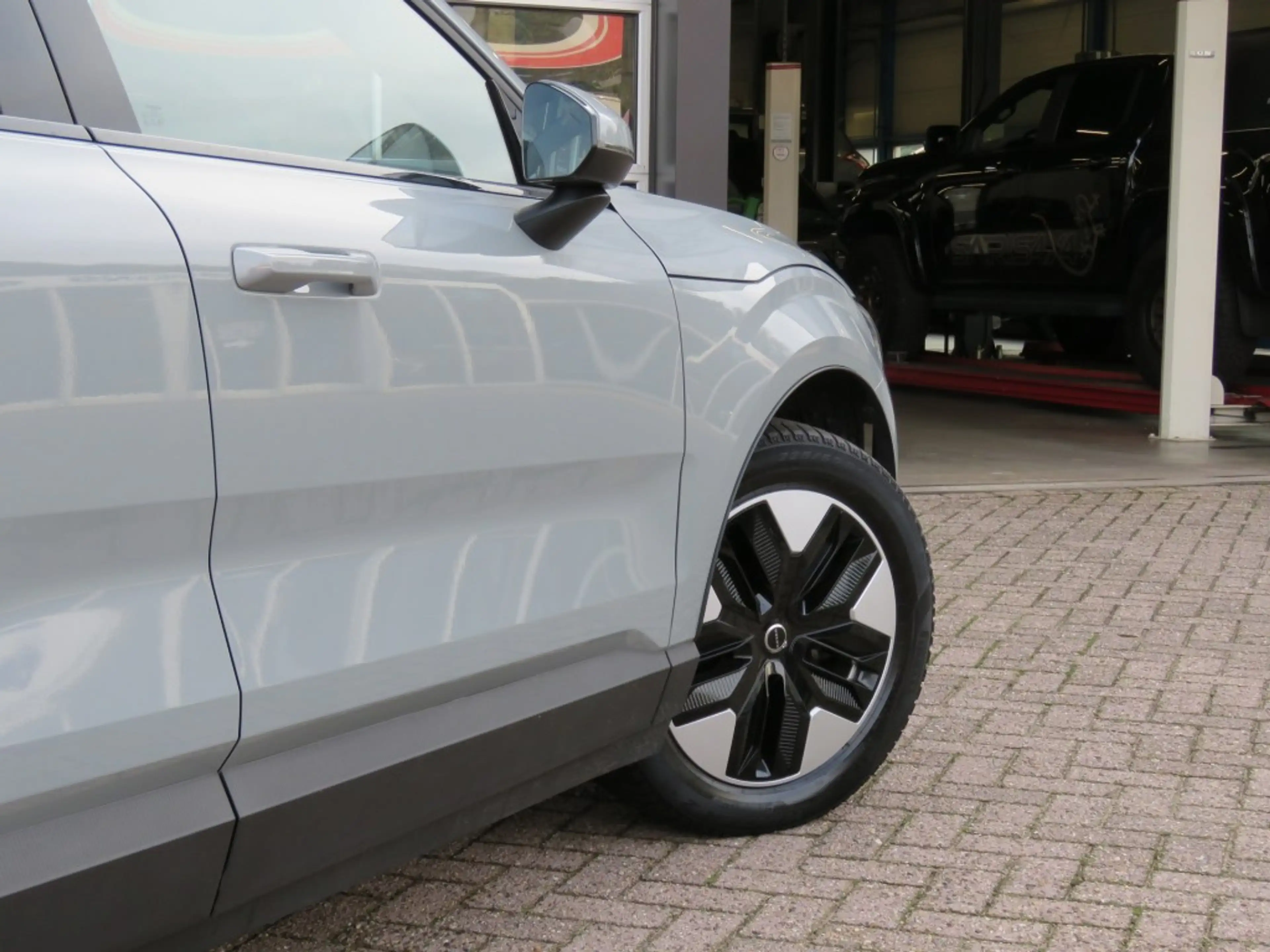Volvo EX30 EXTENDED CORE 69 KWH / Trekhaak / Camera / BOVAG g — photo 32