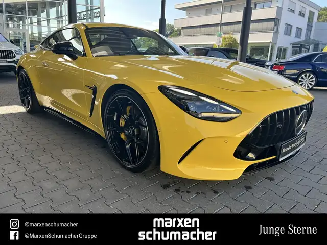 Mercedes-Benz Amg GT view 3