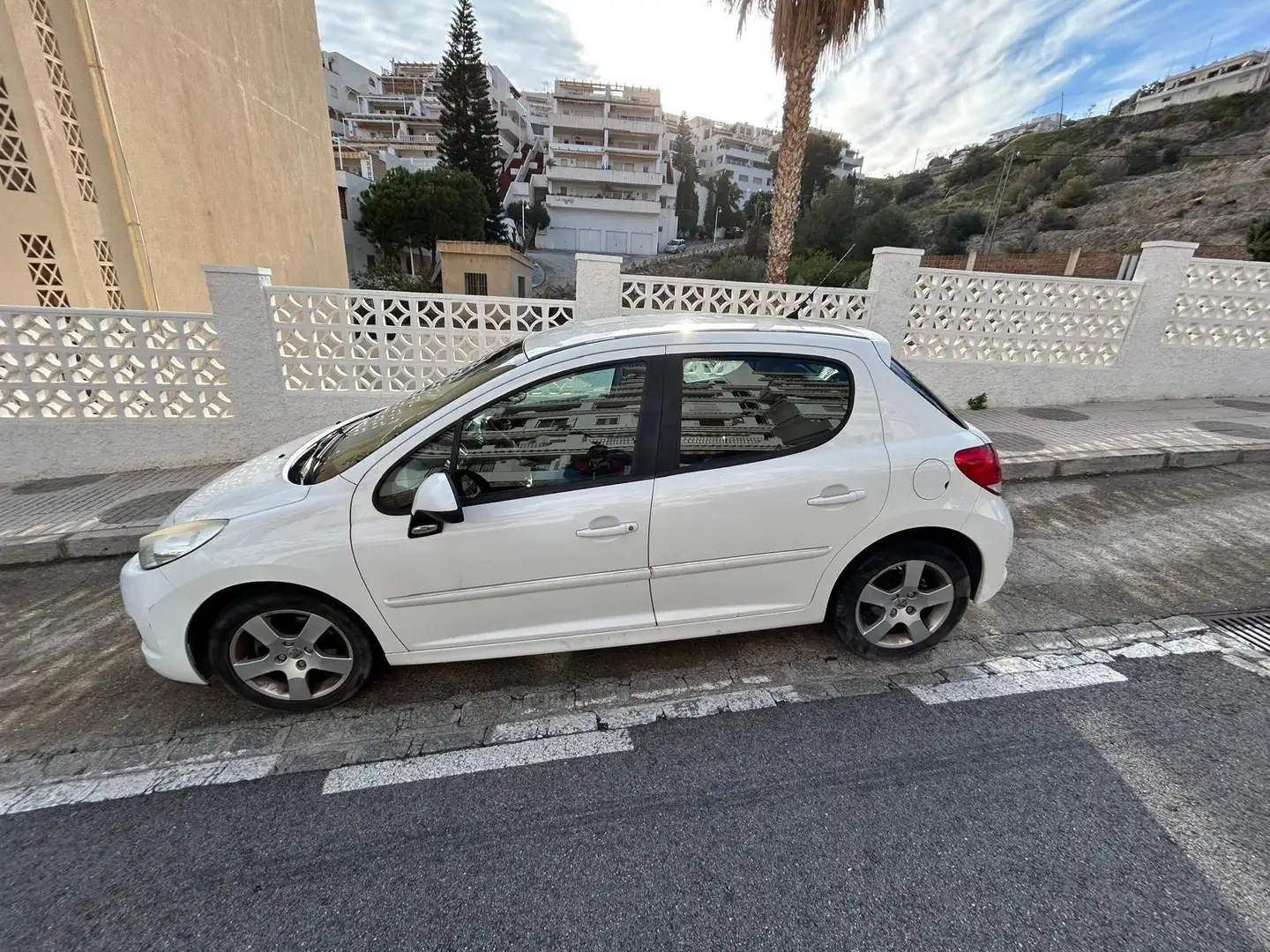 Peugeot 207 120 Automatik Premium - 1