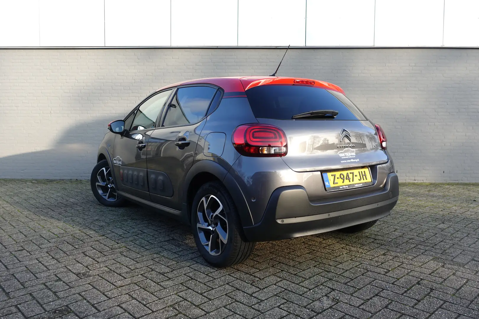 Citroen C3 1.2 PureTech S&S 110 Shine NAV | CLIMA | KEYLESS | Grijs - 2