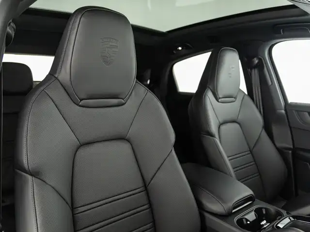 Porsche Cayenne view 11