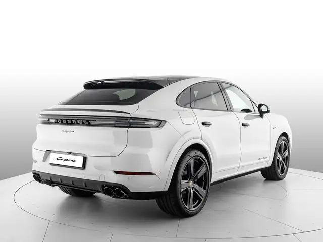 Porsche Cayenne view 3