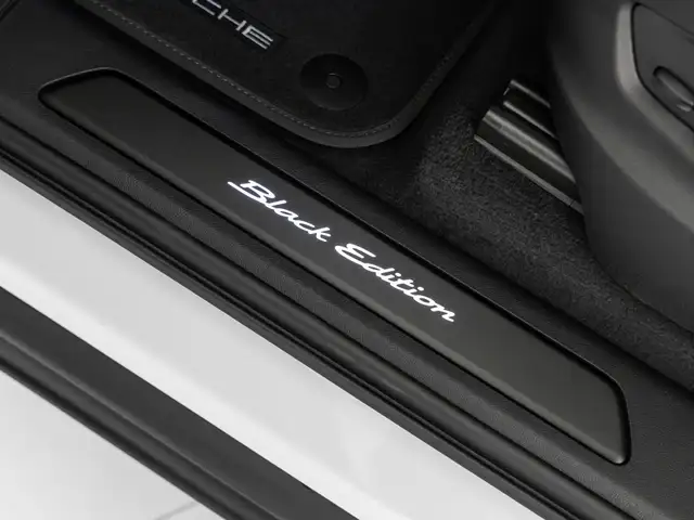 Porsche Cayenne view 15