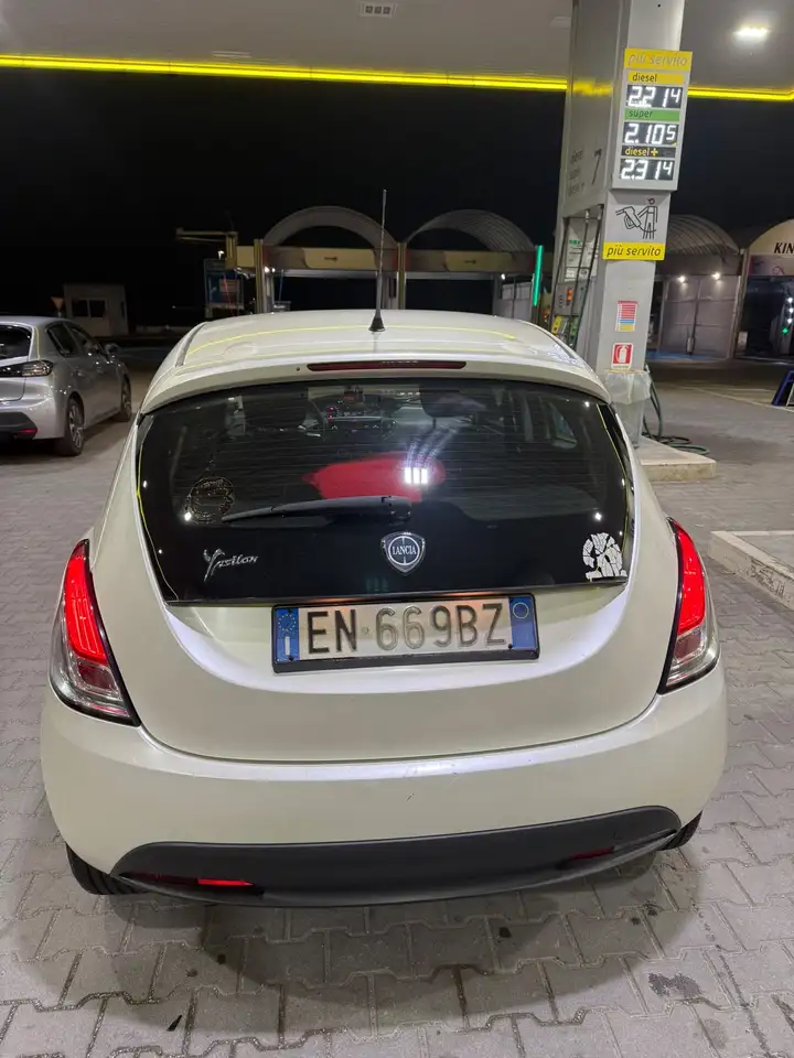 Lancia Ypsilon