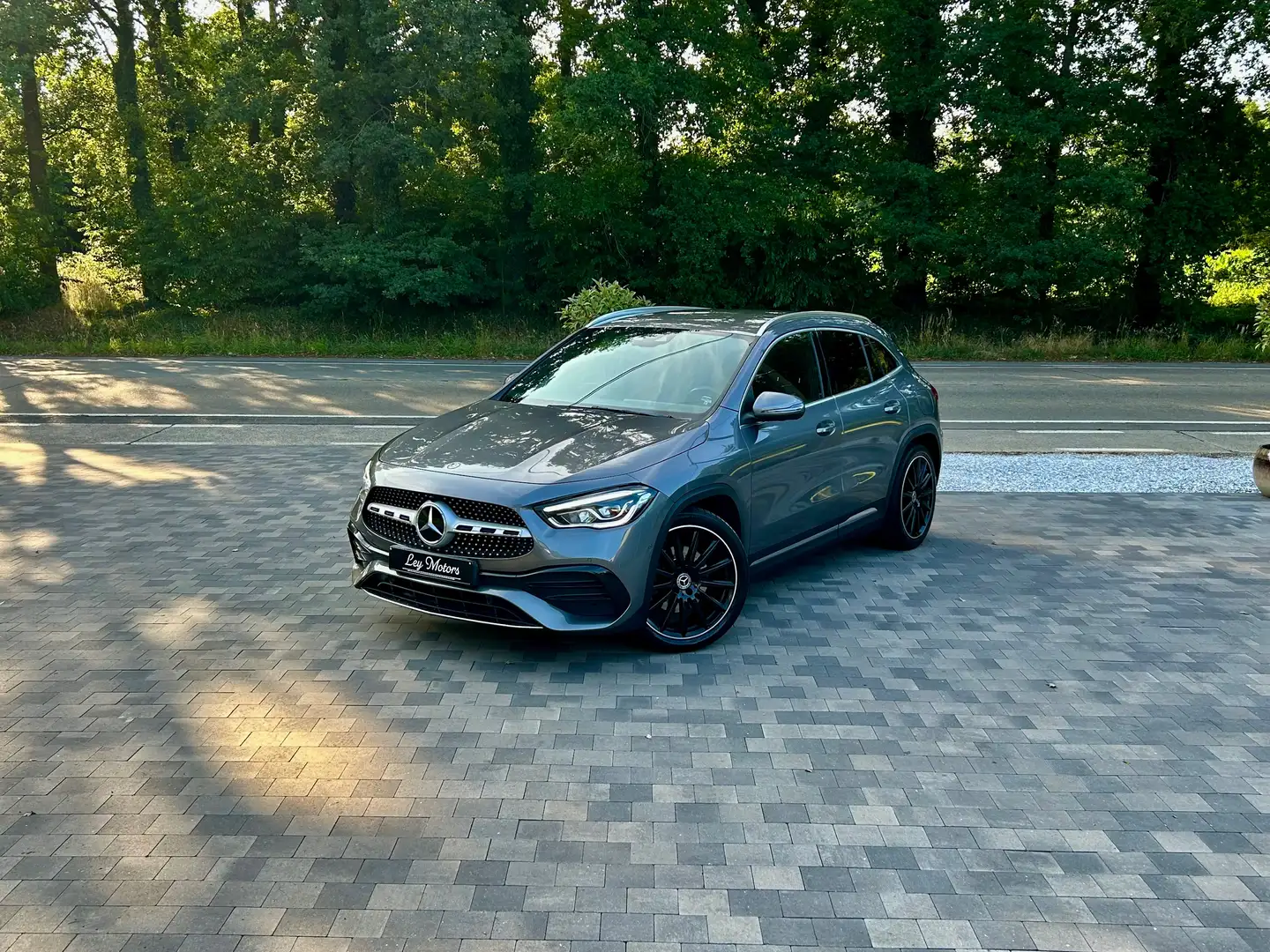 Mercedes-Benz GLA 200 AMG LINE Grey - 2