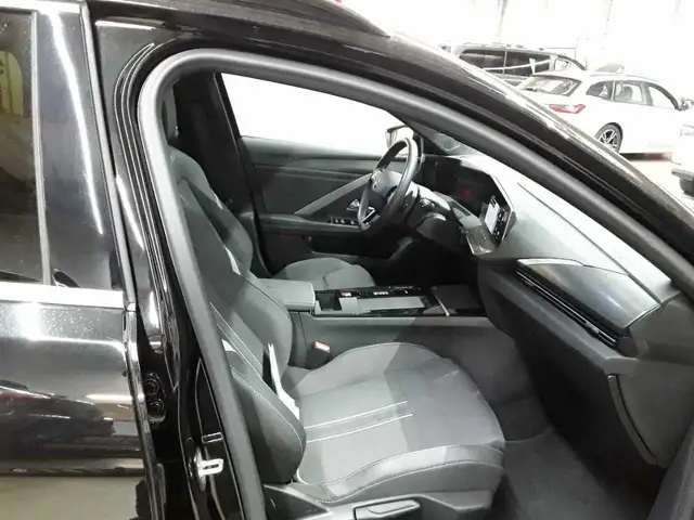 Opel Astra view 8