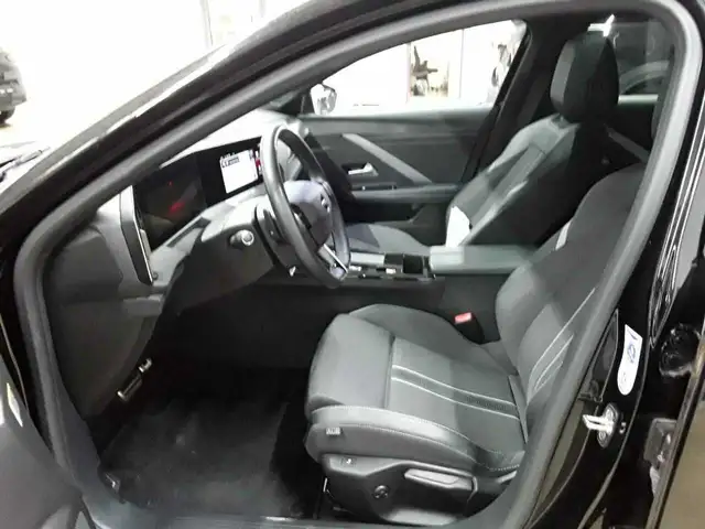 Opel Astra view 7