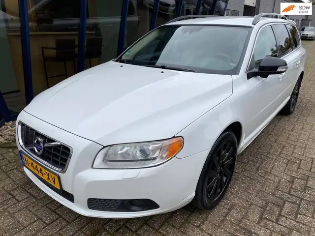 Volvo V70 2.5FT Summum 230PK NAVI / XENON / LEER / PDC / BLI