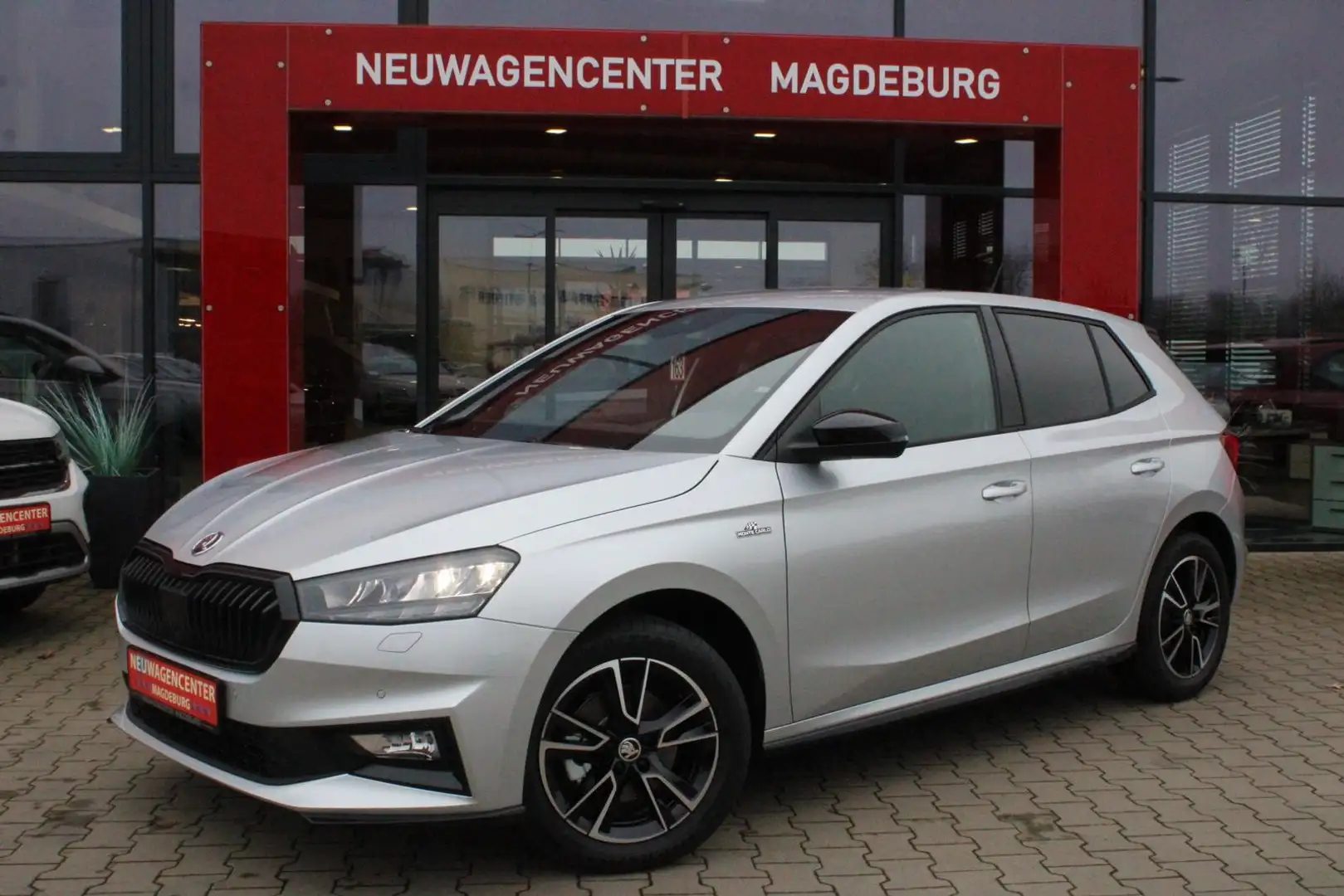Skoda Fabia Monte Carlo1.0TSI*DSG*5J-GAR.*SHZ*ACC*VC*RFK* Silber - 1