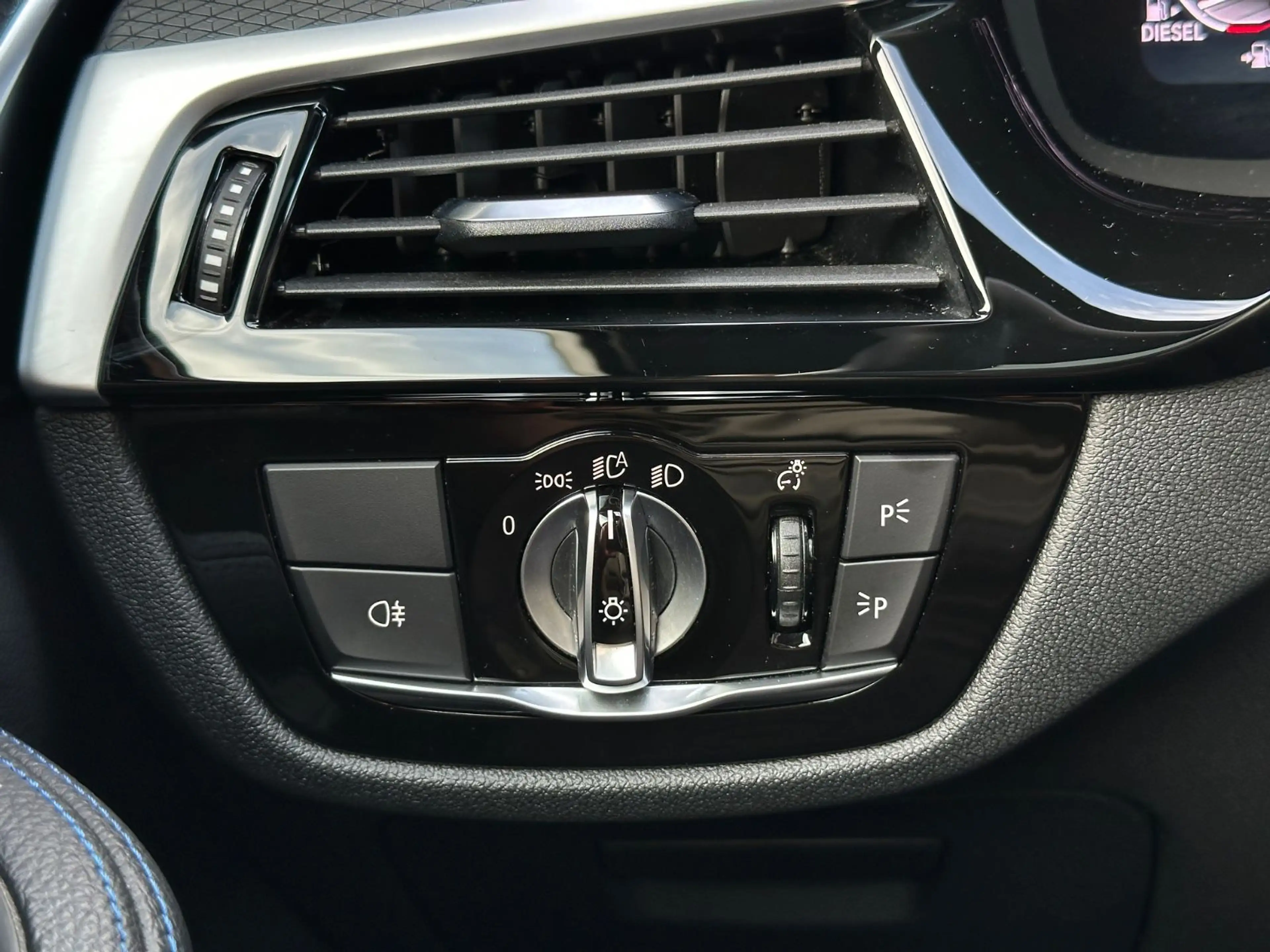 BMW 520 d T M Sport Pano Kamera AHK Head Up Harman K — photo 25