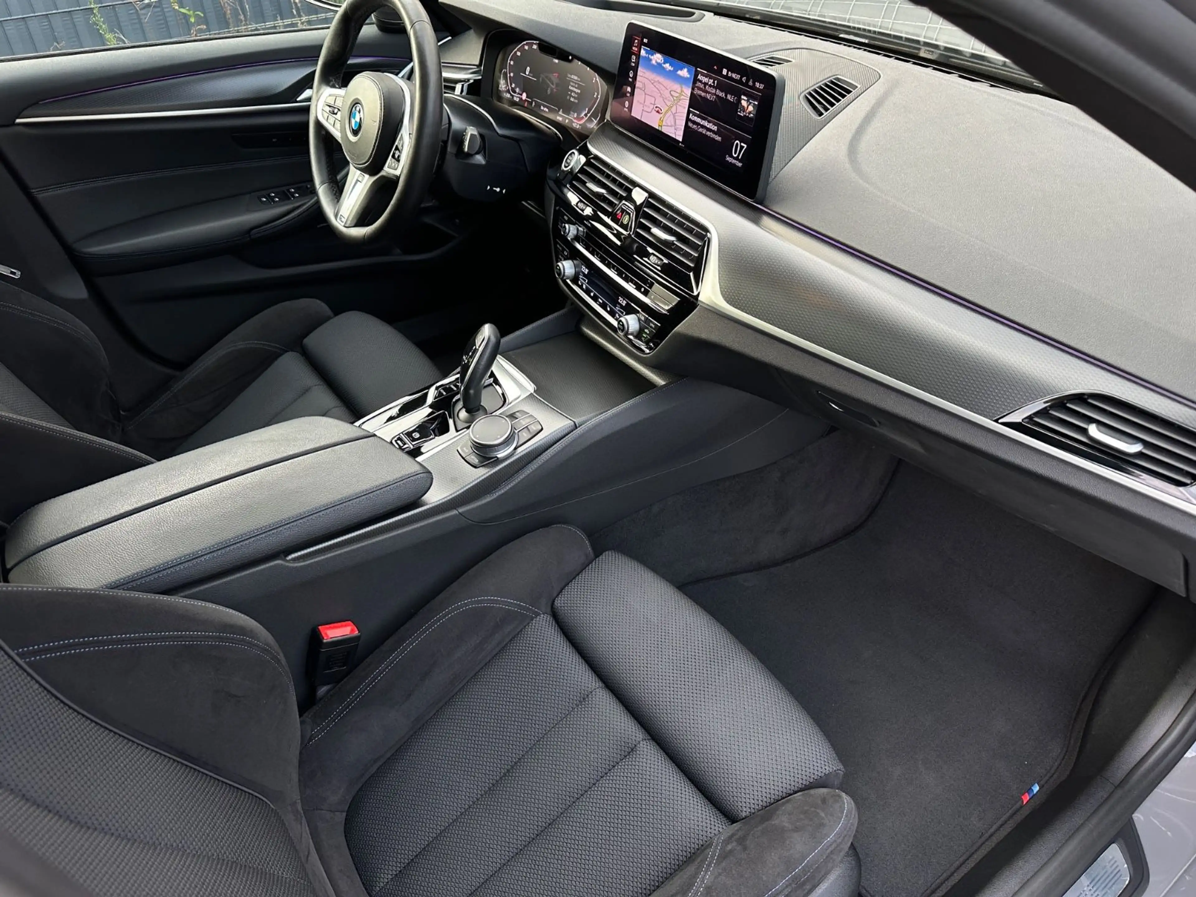BMW 520 d T M Sport Pano Kamera AHK Head Up Harman K — photo 15