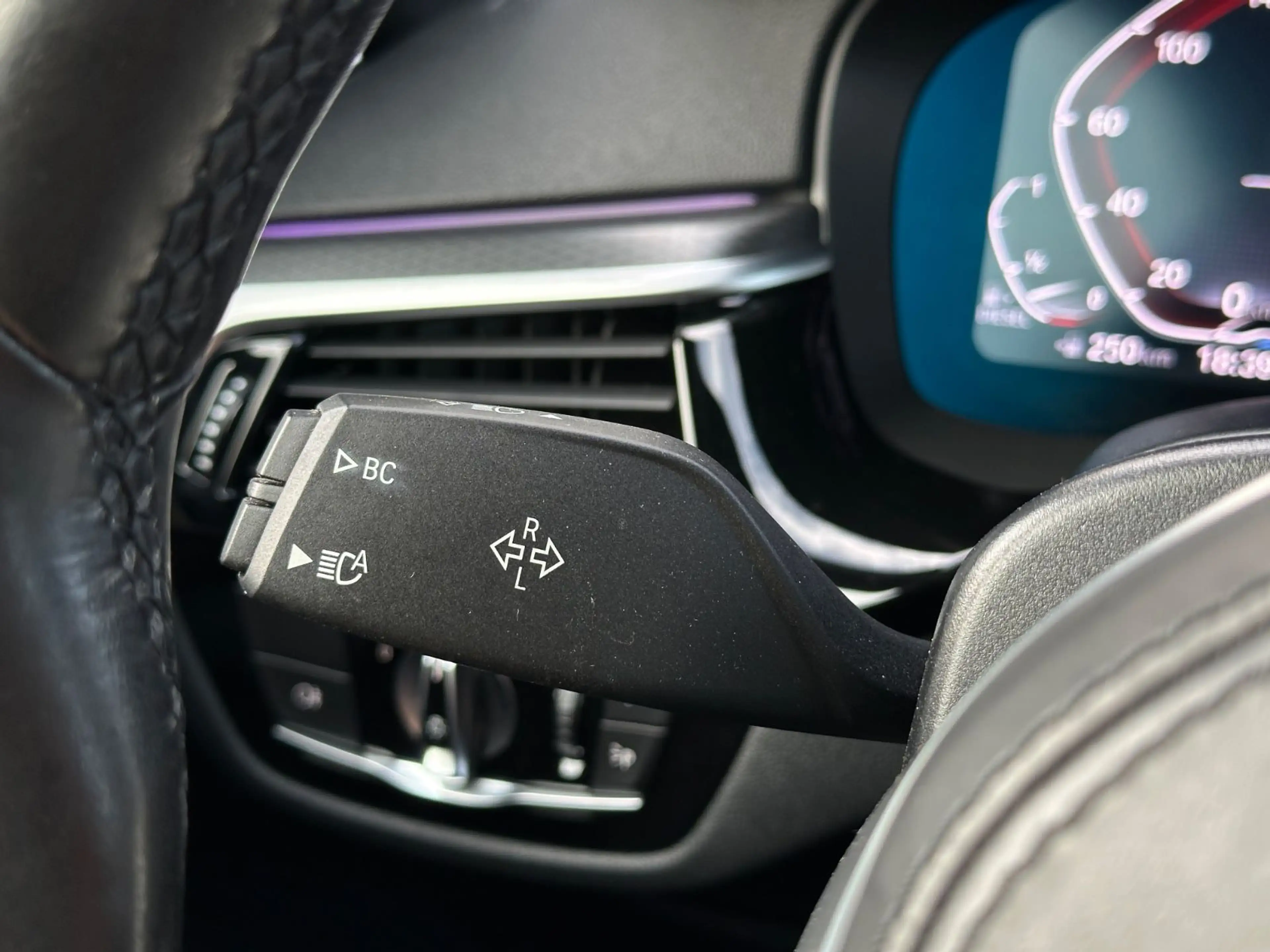 BMW 520 d T M Sport Pano Kamera AHK Head Up Harman K — photo 23