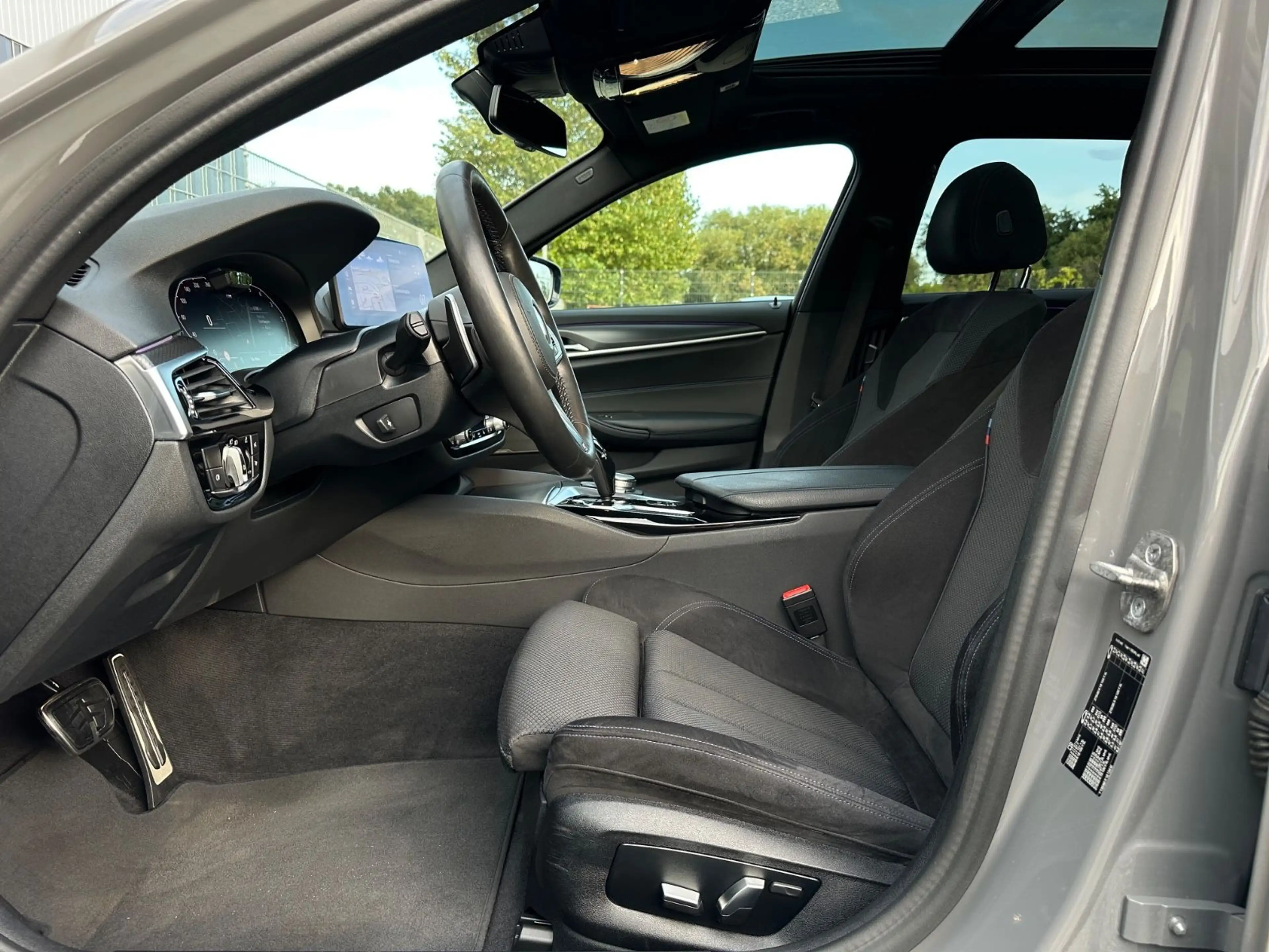 BMW 520 d T M Sport Pano Kamera AHK Head Up Harman K — photo 11