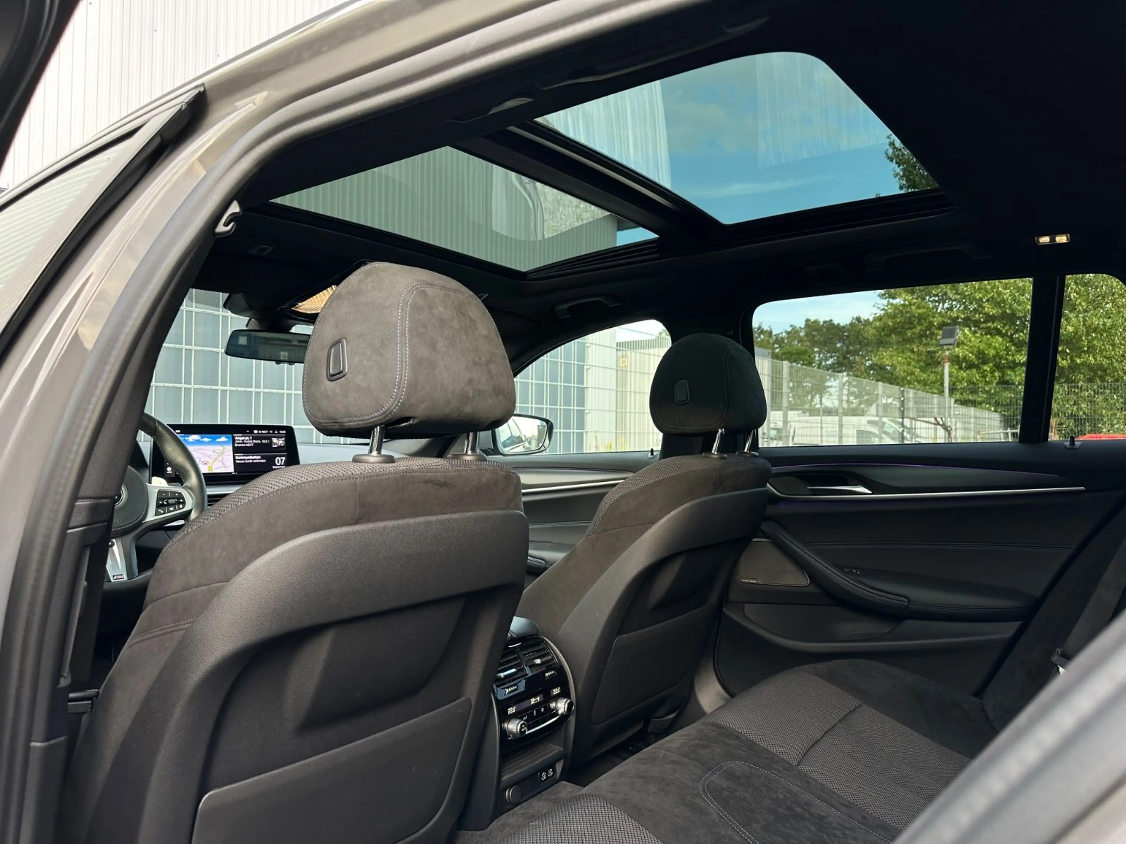 BMW 520 d T M Sport Pano Kamera AHK Head Up Harman K — photo 39
