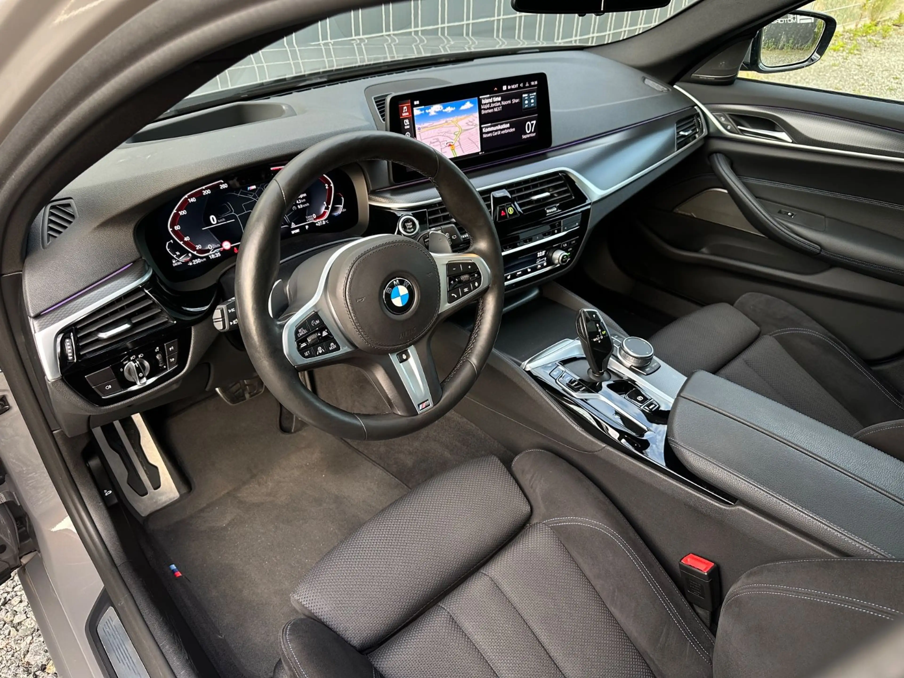BMW 520 d T M Sport Pano Kamera AHK Head Up Harman K — photo 10