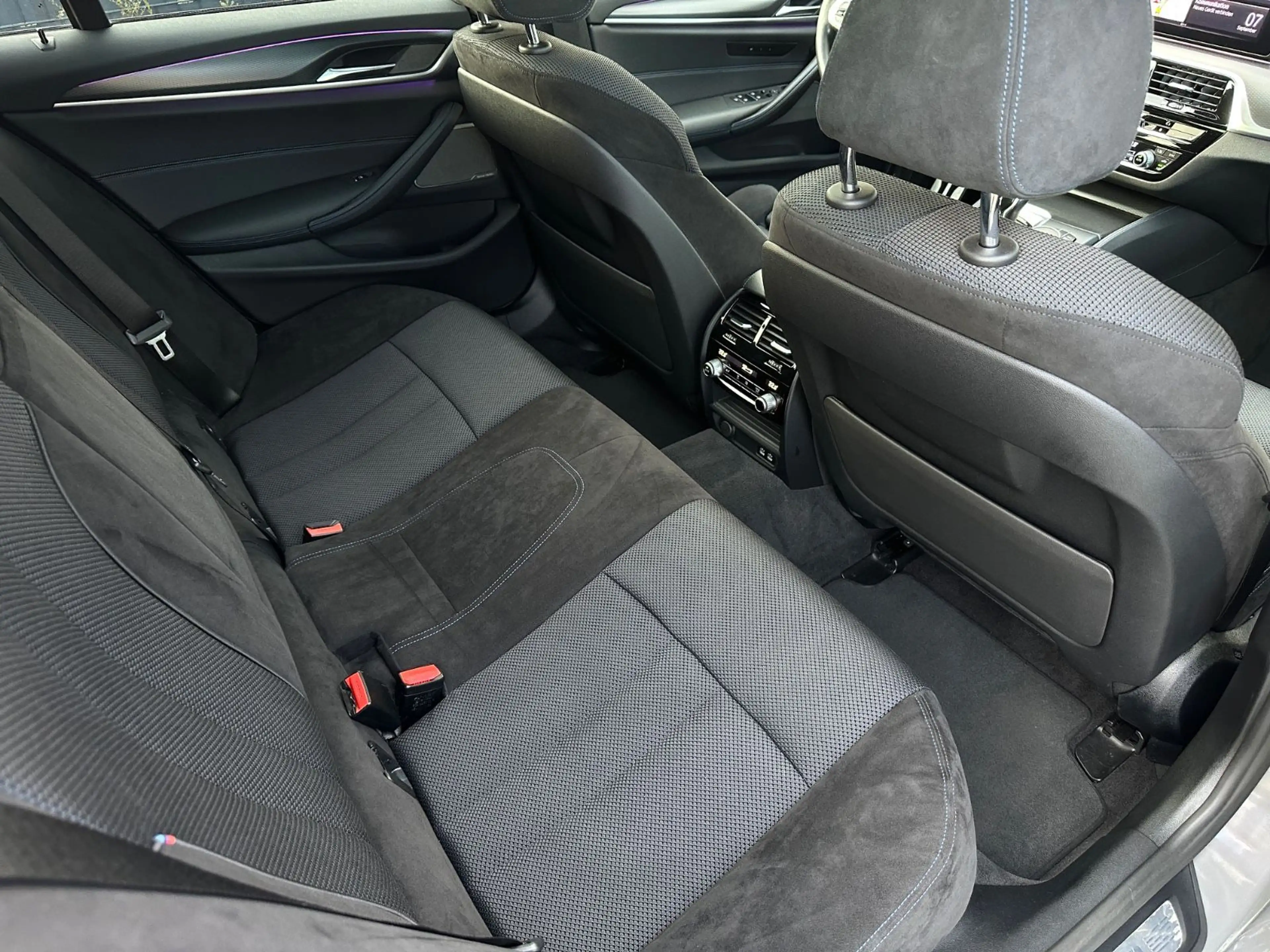 BMW 520 d T M Sport Pano Kamera AHK Head Up Harman K — photo 14