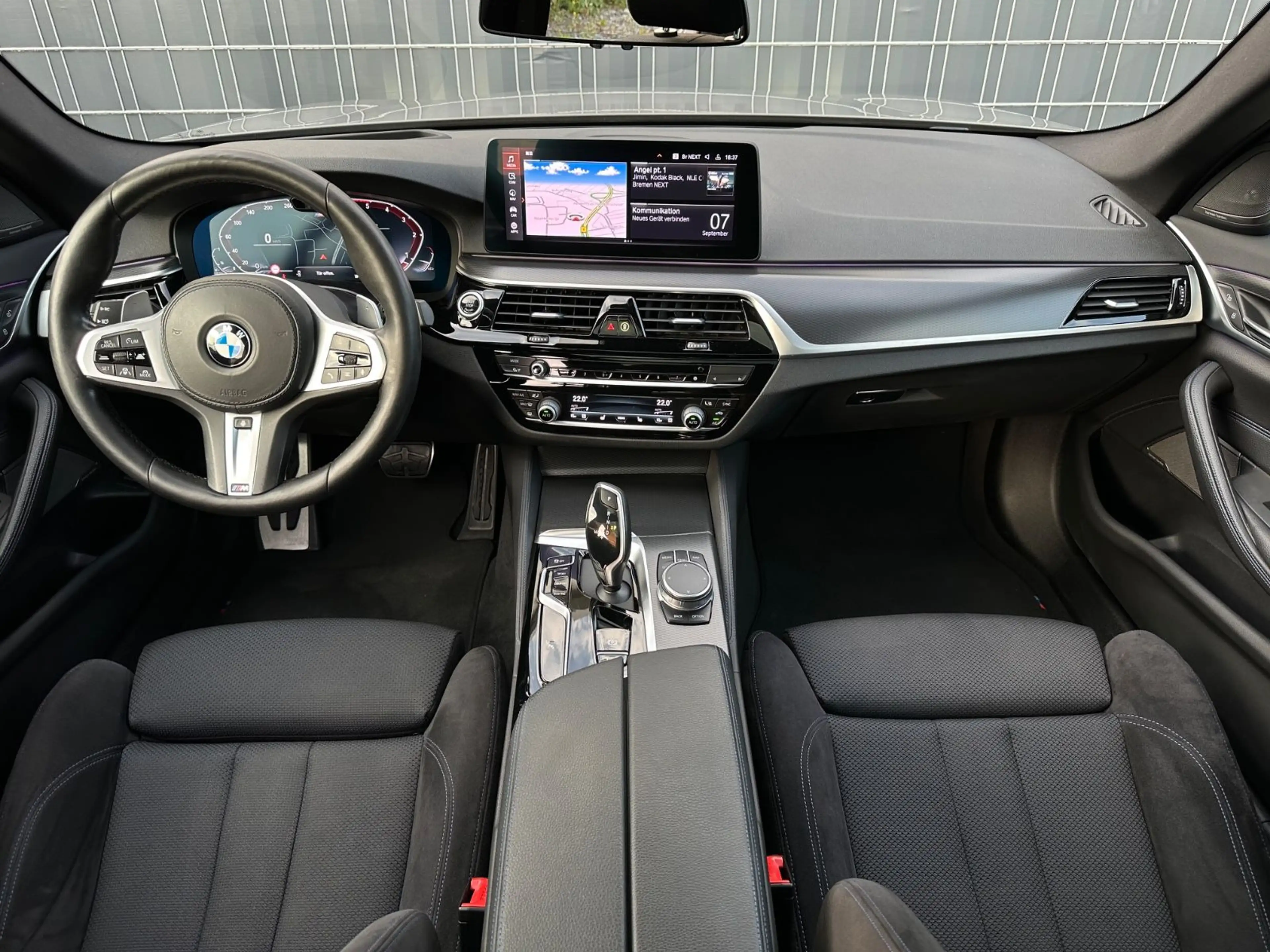 BMW 520 d T M Sport Pano Kamera AHK Head Up Harman K — photo 9