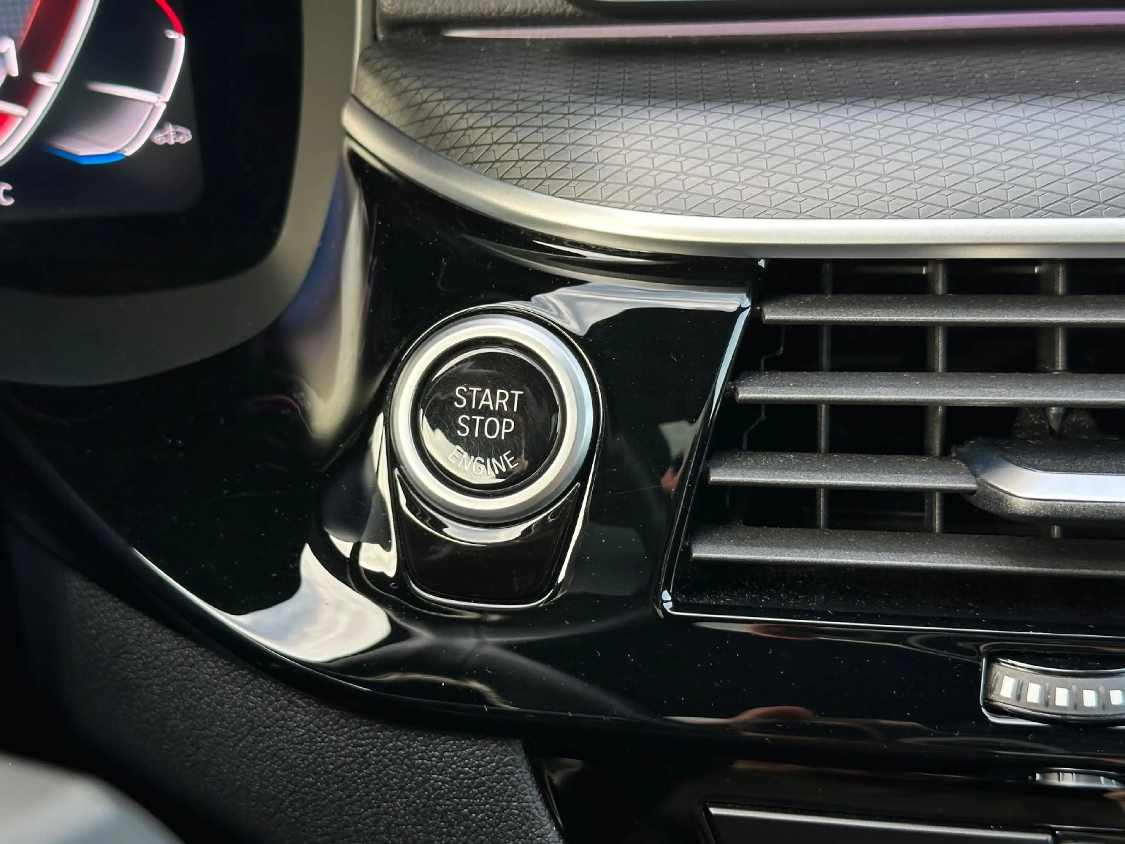 BMW 520 d T M Sport Pano Kamera AHK Head Up Harman K — photo 36
