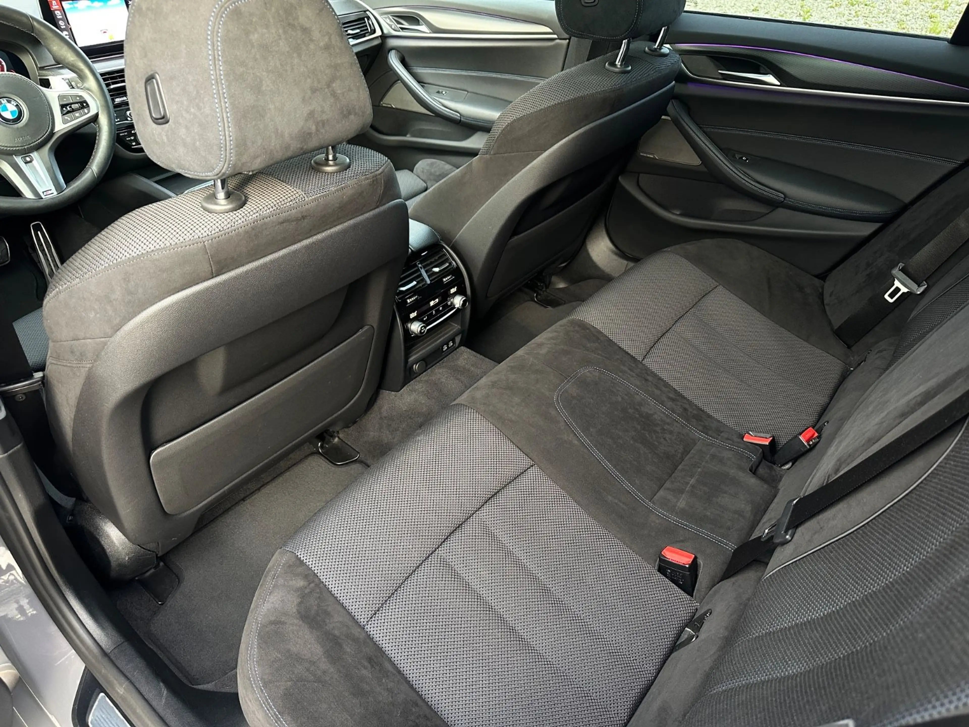 BMW 520 d T M Sport Pano Kamera AHK Head Up Harman K — photo 13