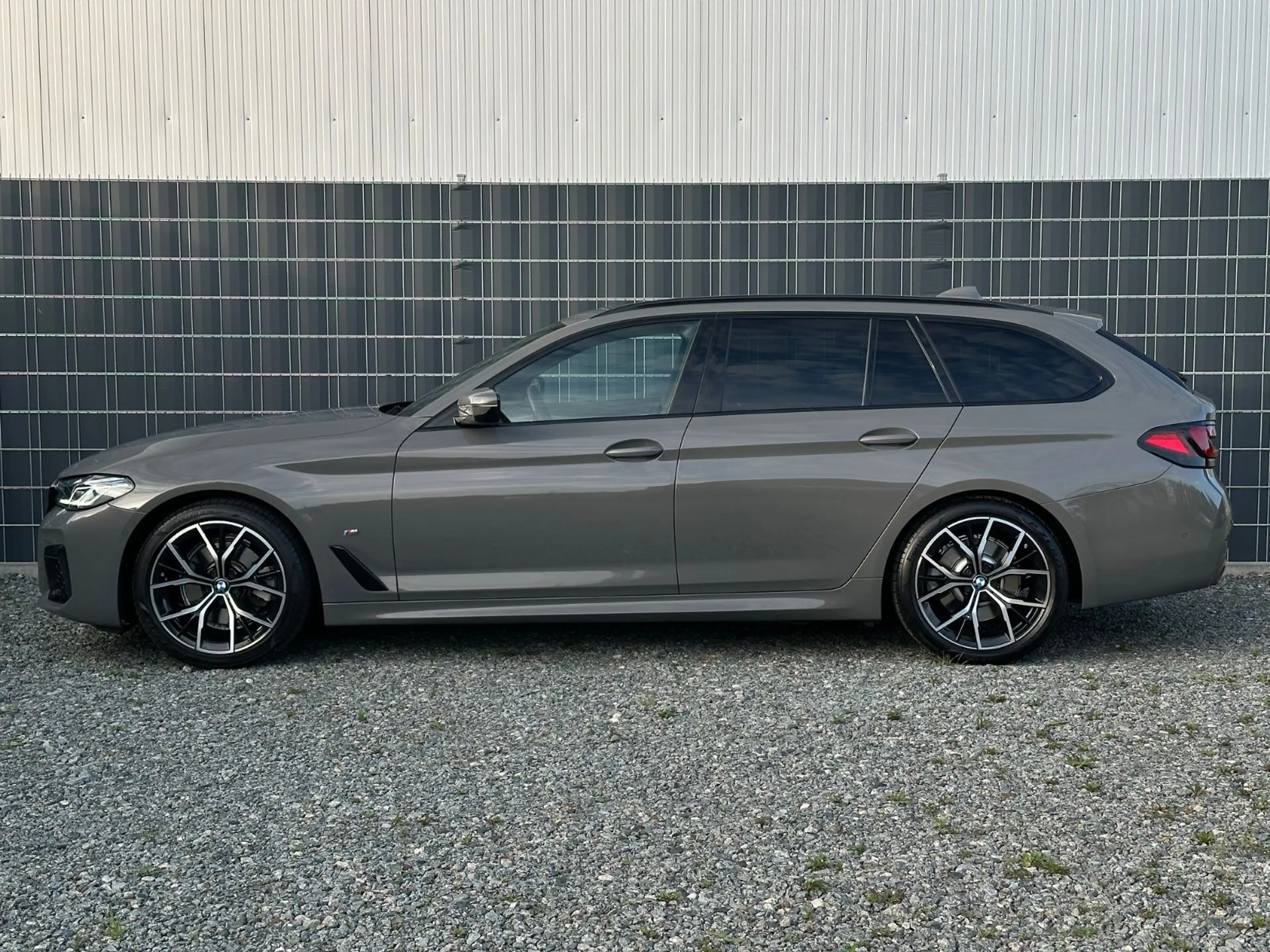 BMW 520 d T M Sport Pano Kamera AHK Head Up Harman K — photo 2