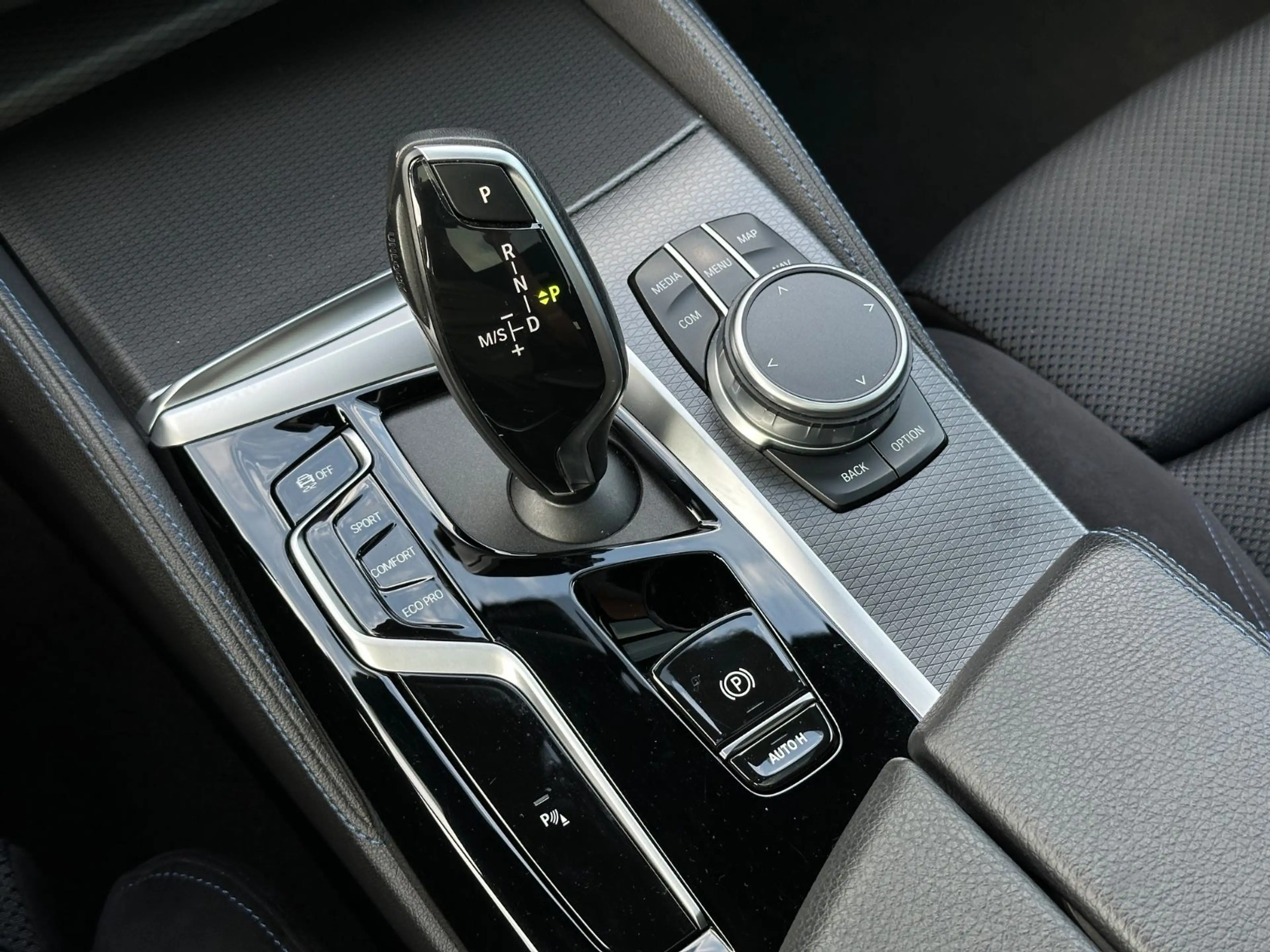 BMW 520 d T M Sport Pano Kamera AHK Head Up Harman K — photo 19