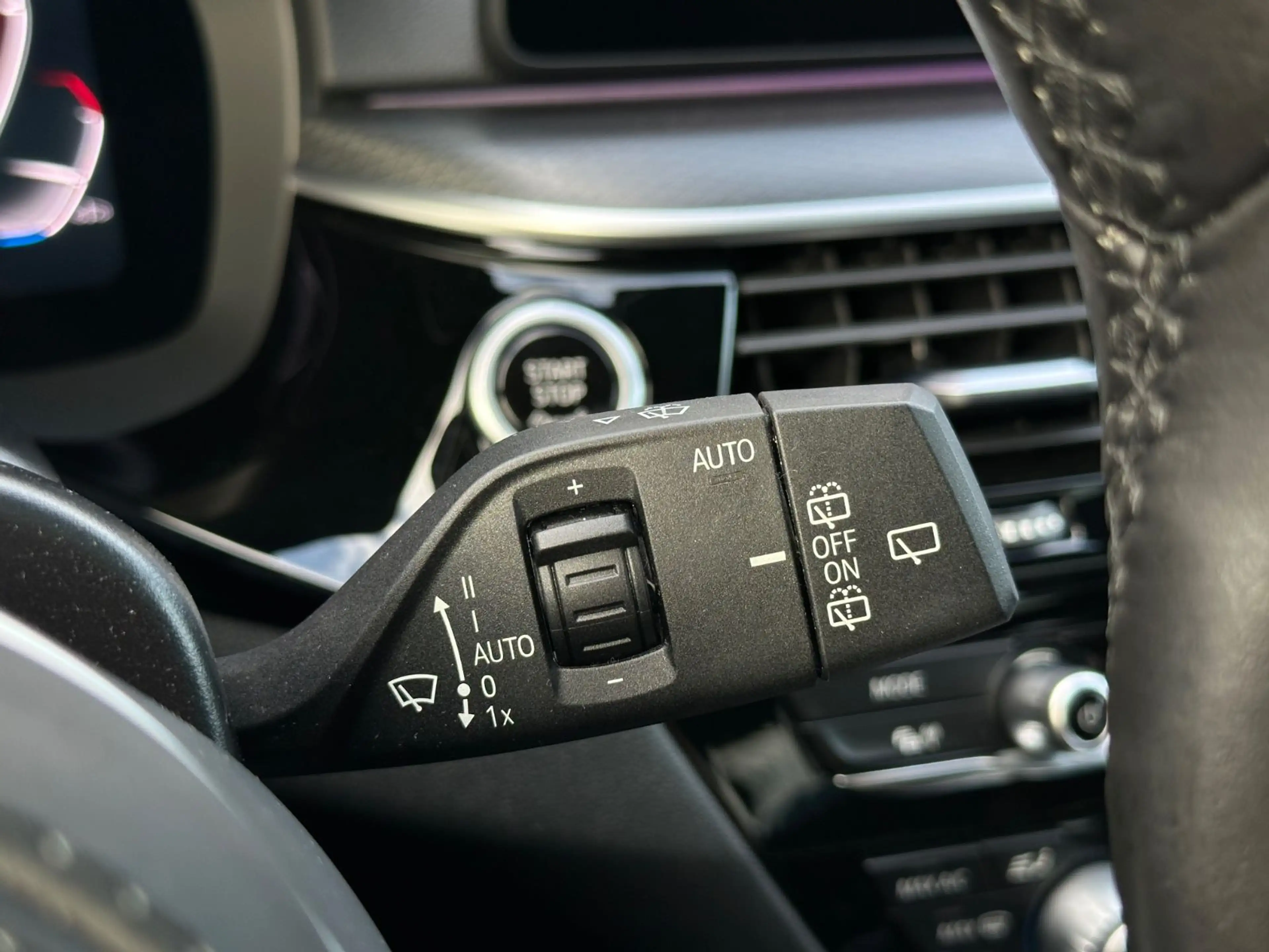 BMW 520 d T M Sport Pano Kamera AHK Head Up Harman K — photo 24