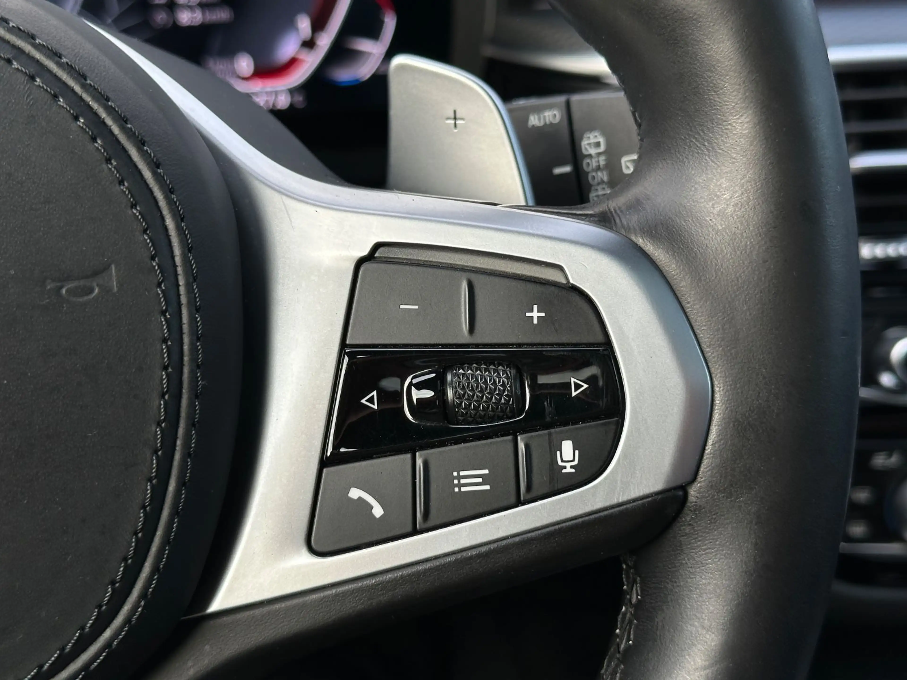 BMW 520 d T M Sport Pano Kamera AHK Head Up Harman K — photo 21