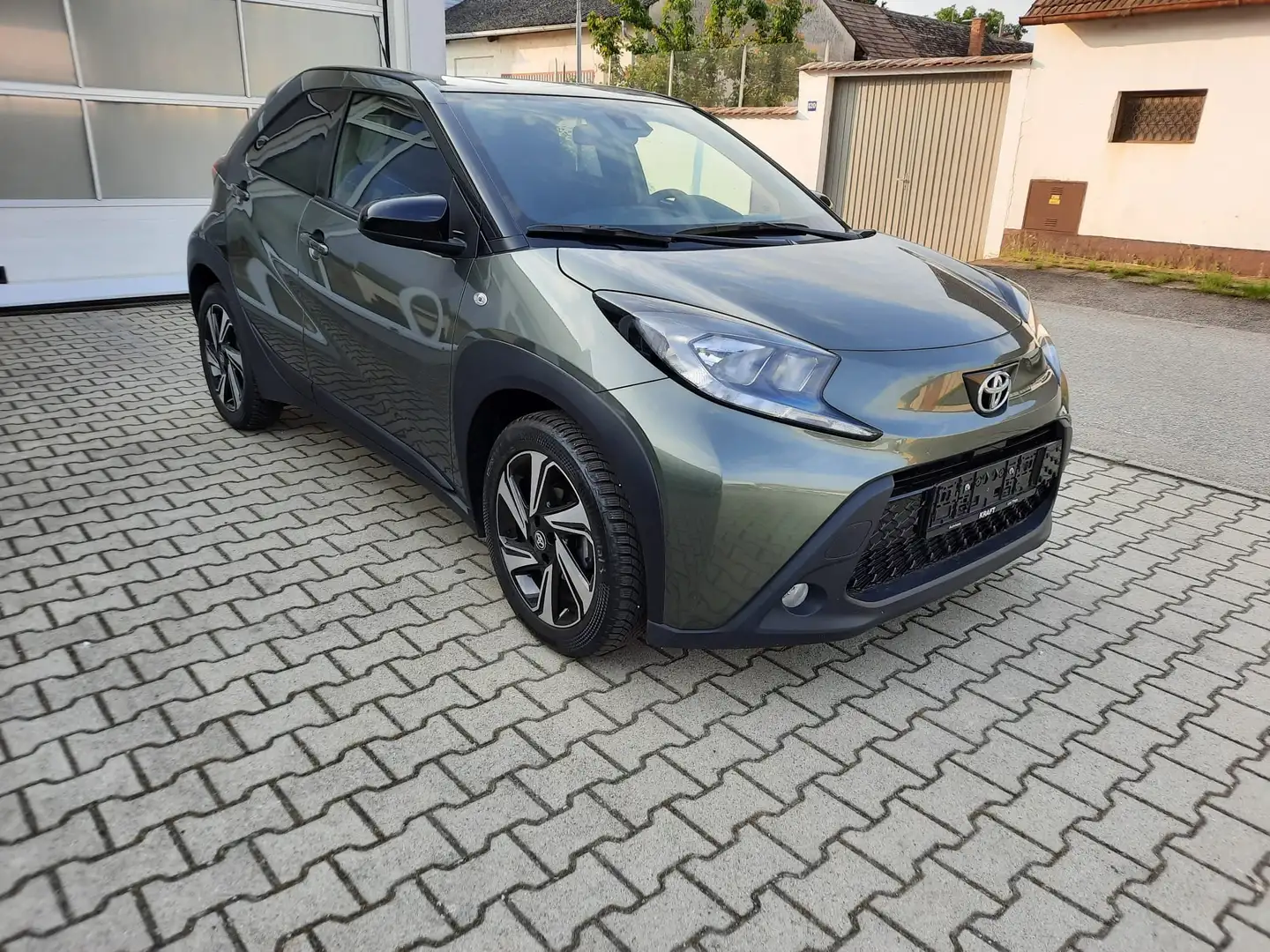Toyota Aygo X 1,0 VVT-i Pulse Grün - 2