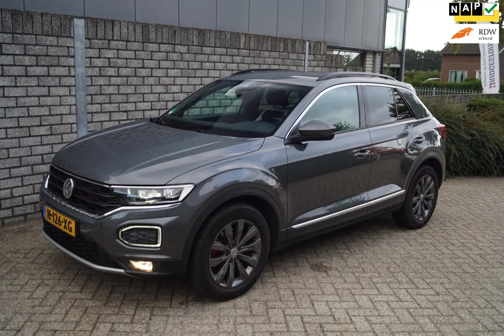 Volkswagen T-Roc 1.5 TSI Sport Autom Navi Camera Sportst Stoel/Stuu Grigio - 1