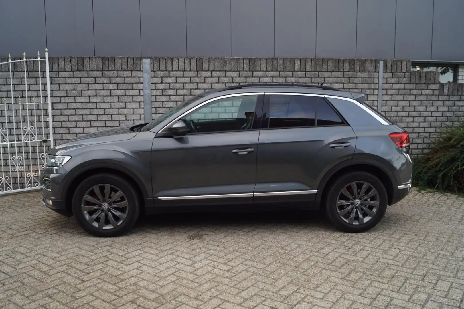 Volkswagen T-Roc 1.5 TSI Sport Autom Navi Camera Sportst Stoel/Stuu Grigio - 2