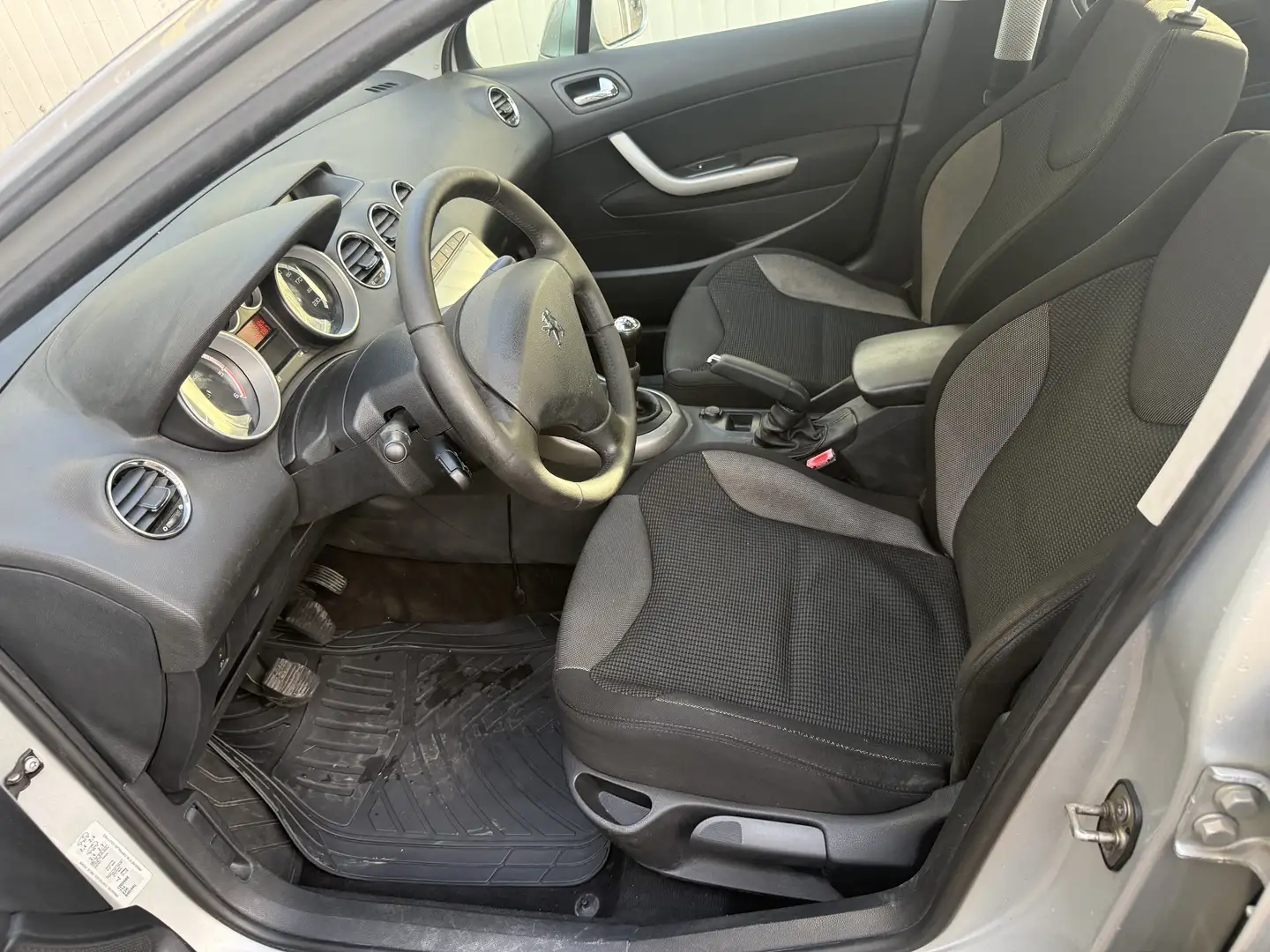 Peugeot 308 1.6HDI FAP Confort 5 vel. - 1