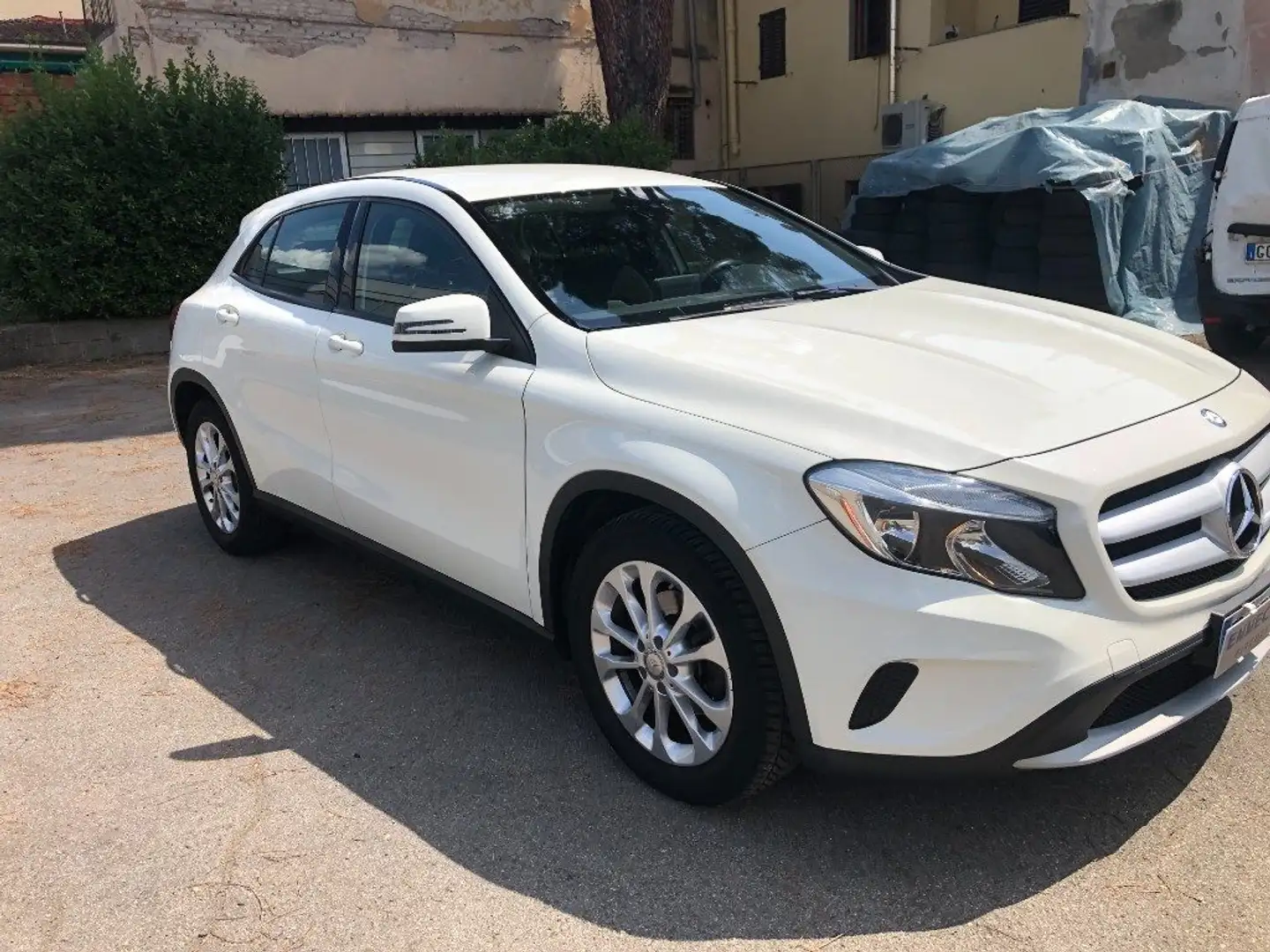 Mercedes-Benz GLA 180 d Executive Weiß - 2