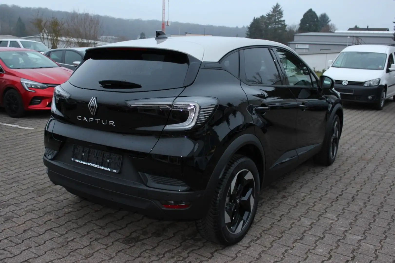 Renault Captur Techno Mild Hybrid 140 EDC Schwarz - 2