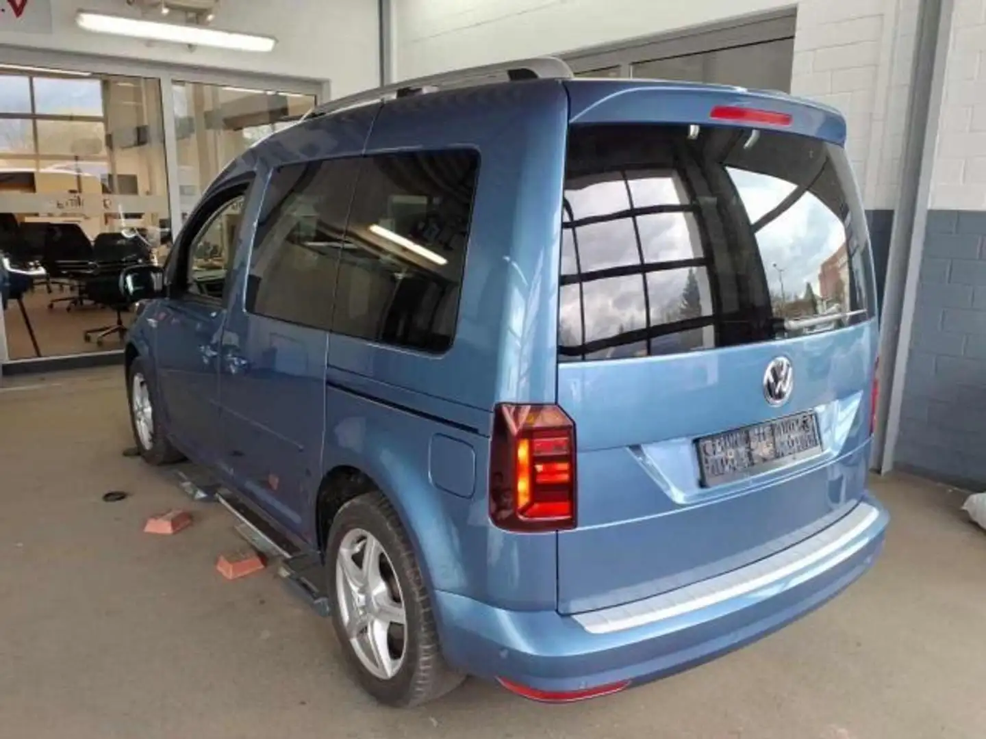 Volkswagen Caddy Comfortline 92kW*Xenon*AHK*SitzH*DAB+* Azul - 2