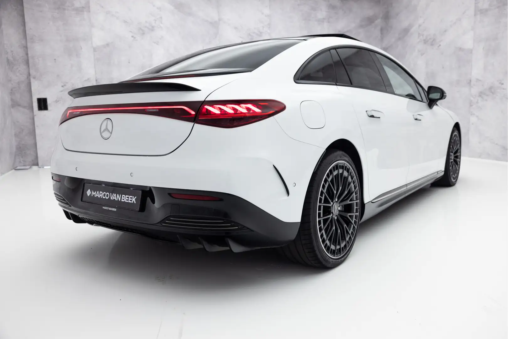 Mercedes-Benz EQE 43 AMG 4MATIC 90 kWh | Verkocht | Hyperscreen | Pano Wit - 2