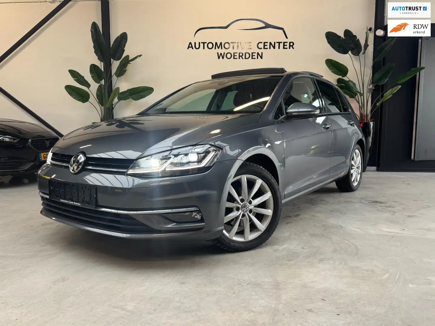 Volkswagen Golf 1.5 TSI Highline PANO DSG LED NAVI CLIMA Grijs - 1