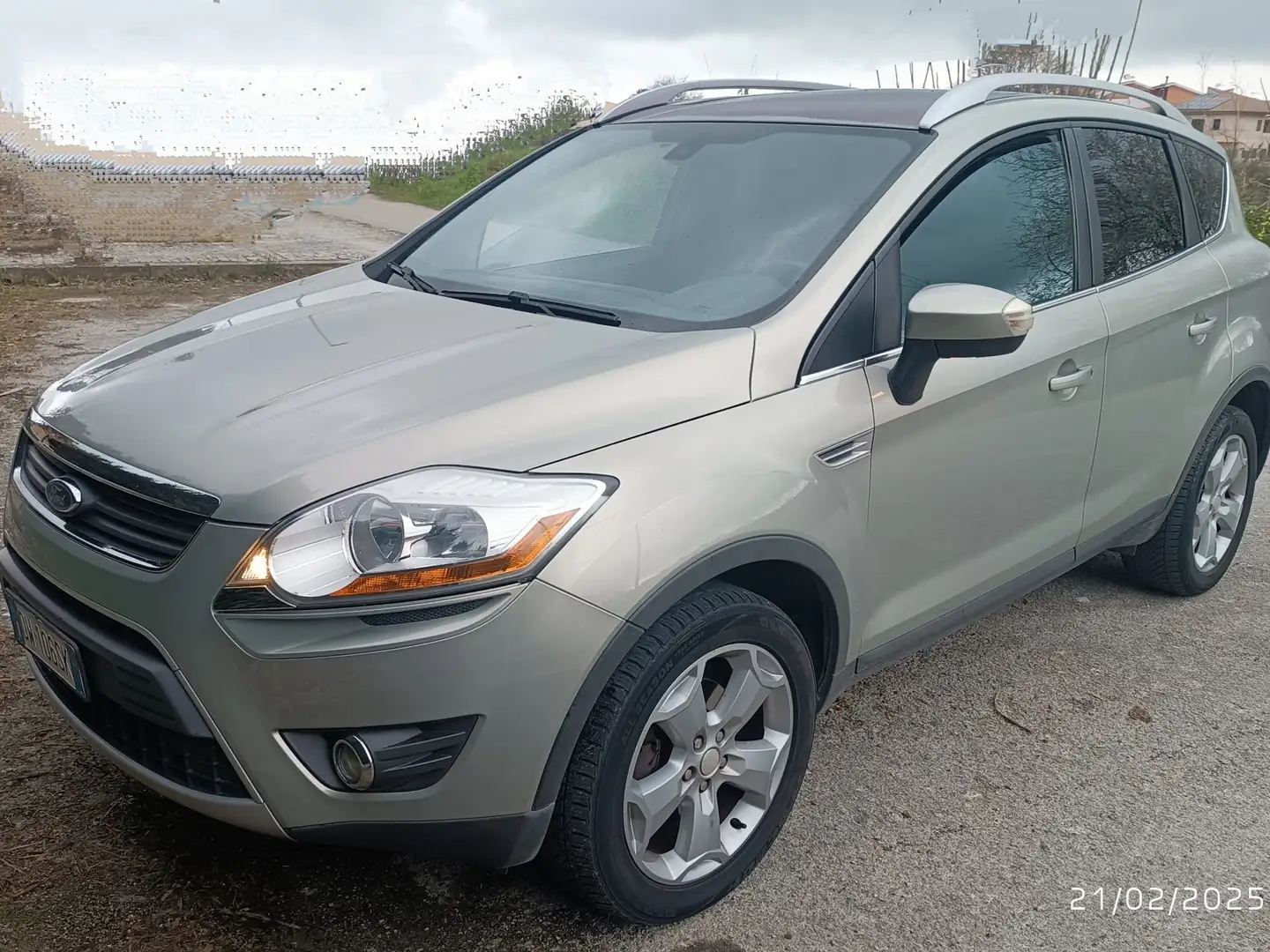 Ford Kuga 2.0 tdci + 4wd 136cv dpf Beżowy - 2