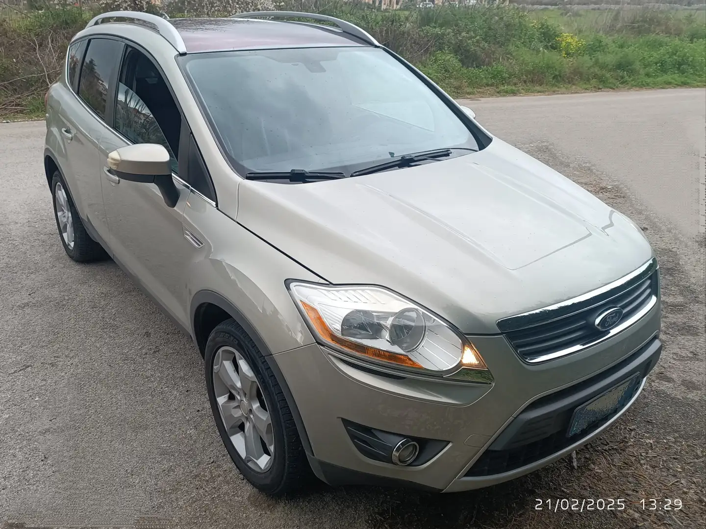 Ford Kuga 2.0 tdci + 4wd 136cv dpf Beżowy - 1