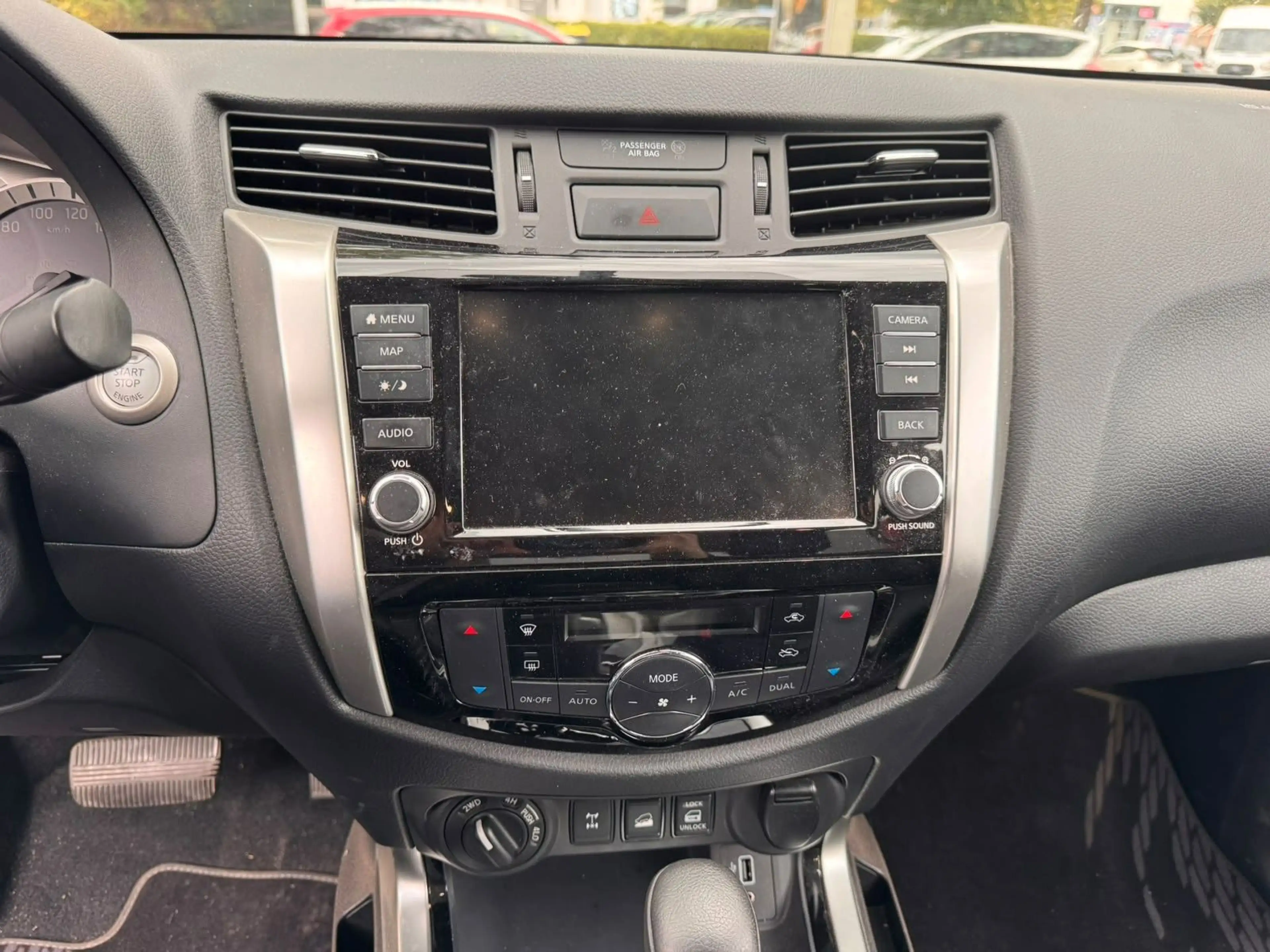 Nissan Navara NP300 N-Guard Double Cab 4x4 — photo 14