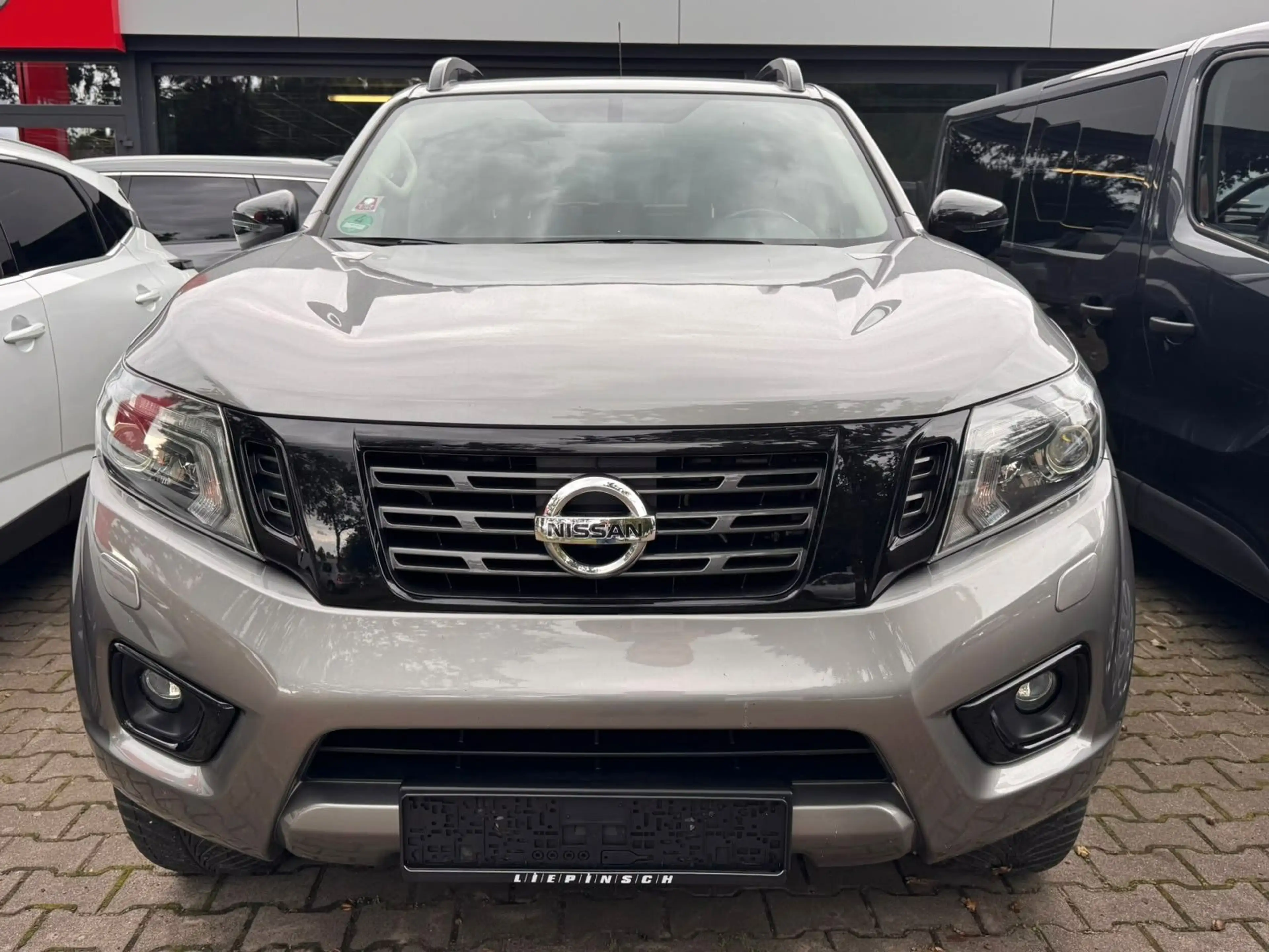 Nissan Navara NP300 N-Guard Double Cab 4x4 — photo 2