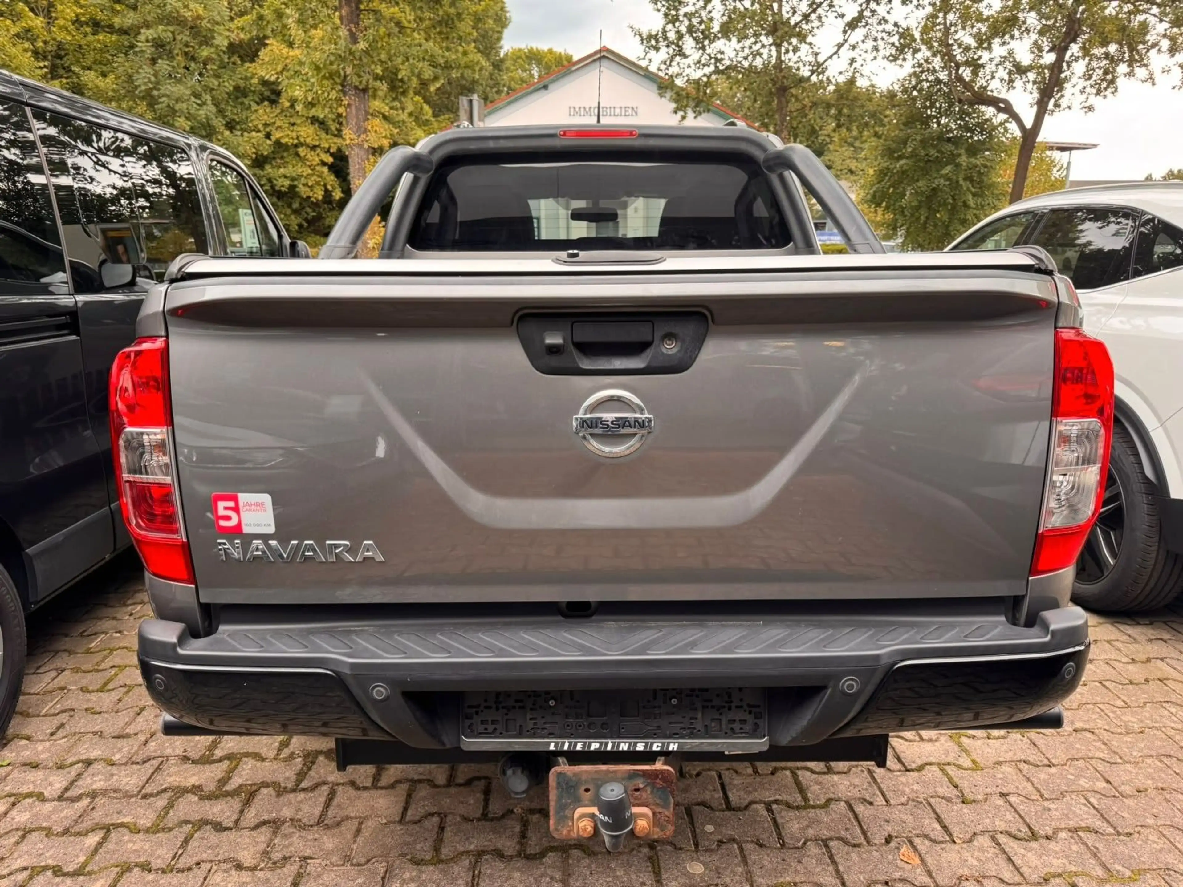 Nissan Navara NP300 N-Guard Double Cab 4x4 — photo 5