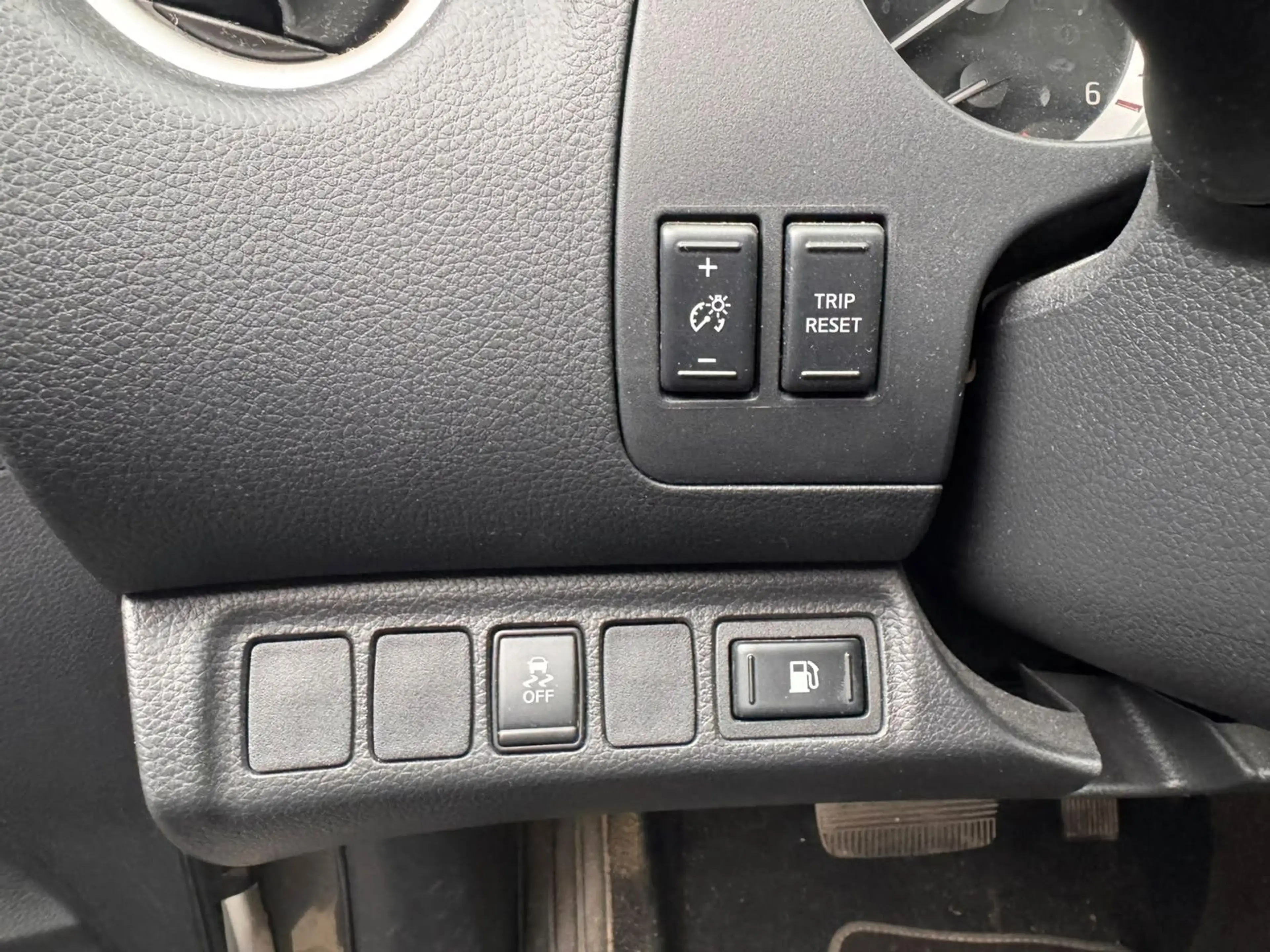 Nissan Navara NP300 N-Guard Double Cab 4x4 — photo 10