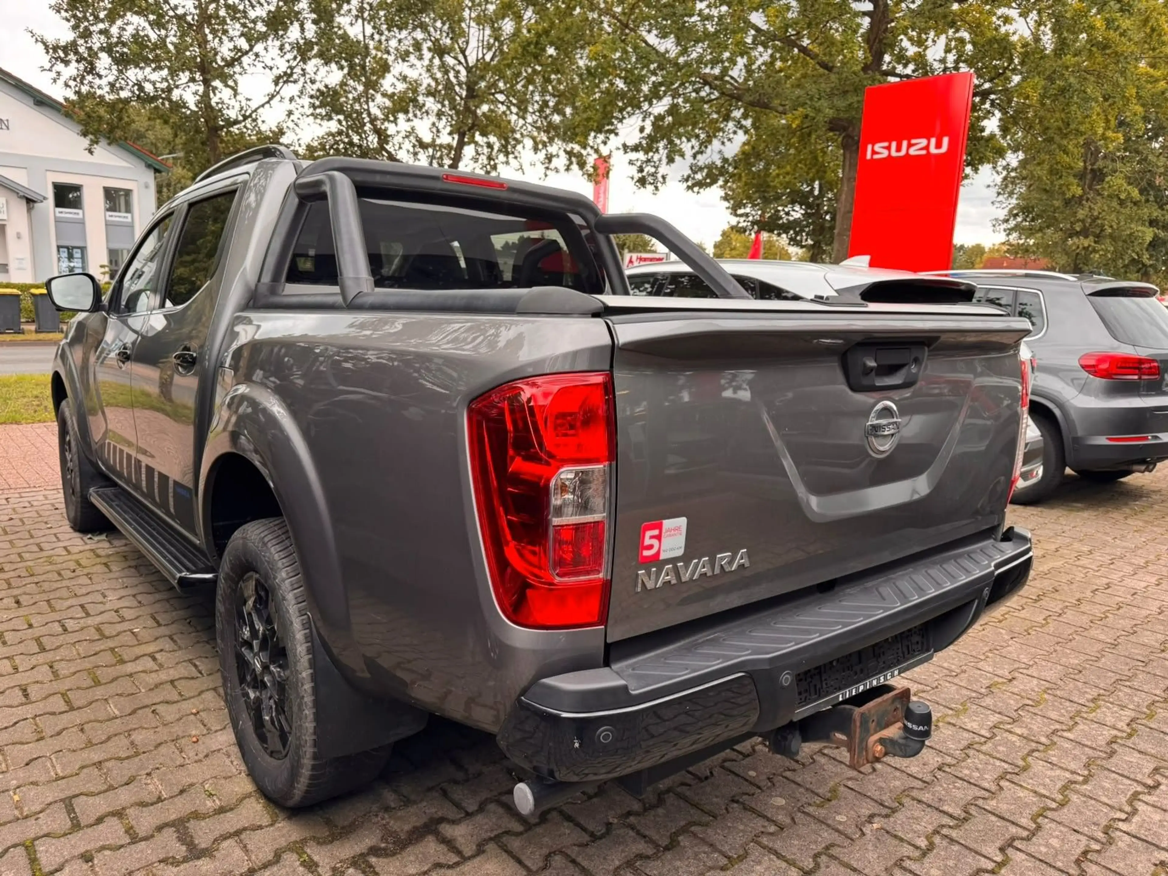 Nissan Navara NP300 N-Guard Double Cab 4x4 — photo 6