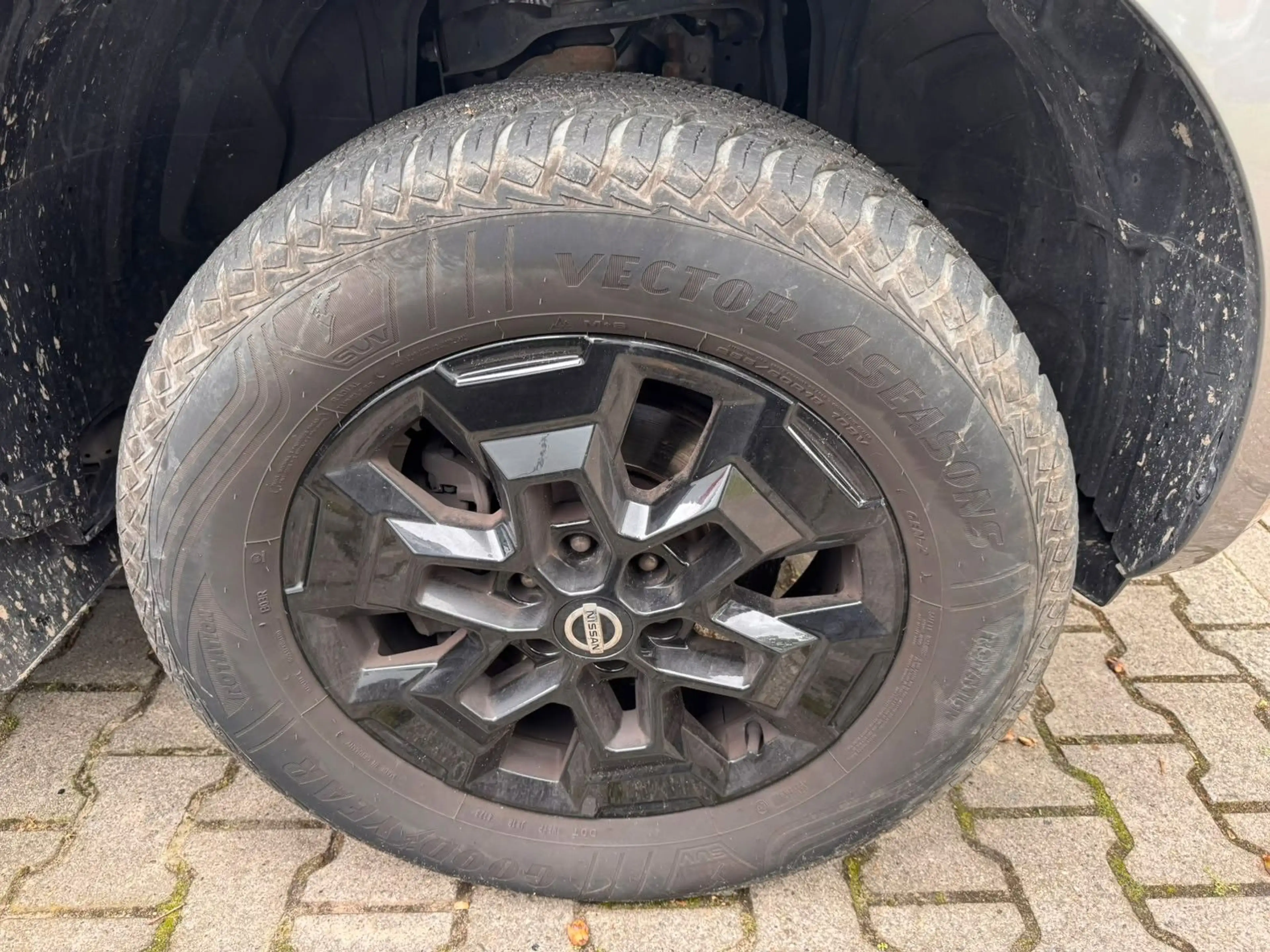 Nissan Navara NP300 N-Guard Double Cab 4x4 — photo 7