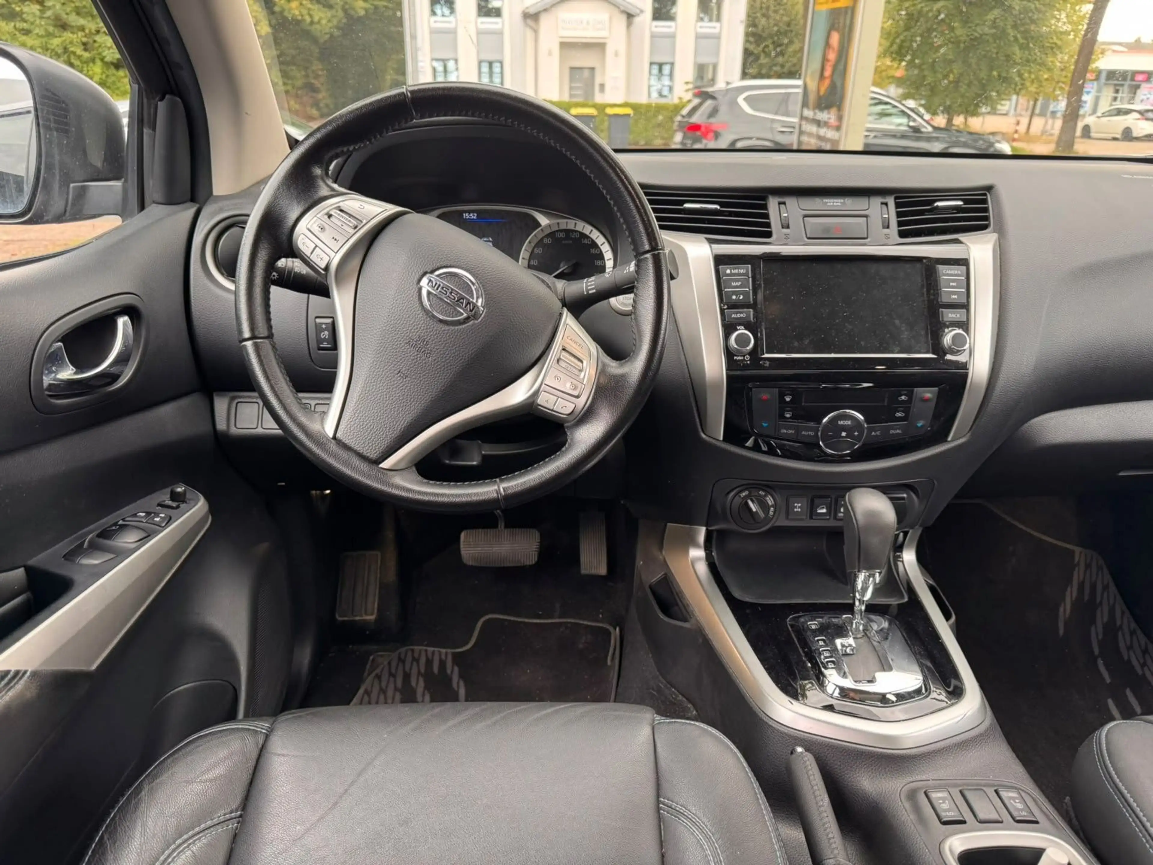 Nissan Navara NP300 N-Guard Double Cab 4x4 — photo 11