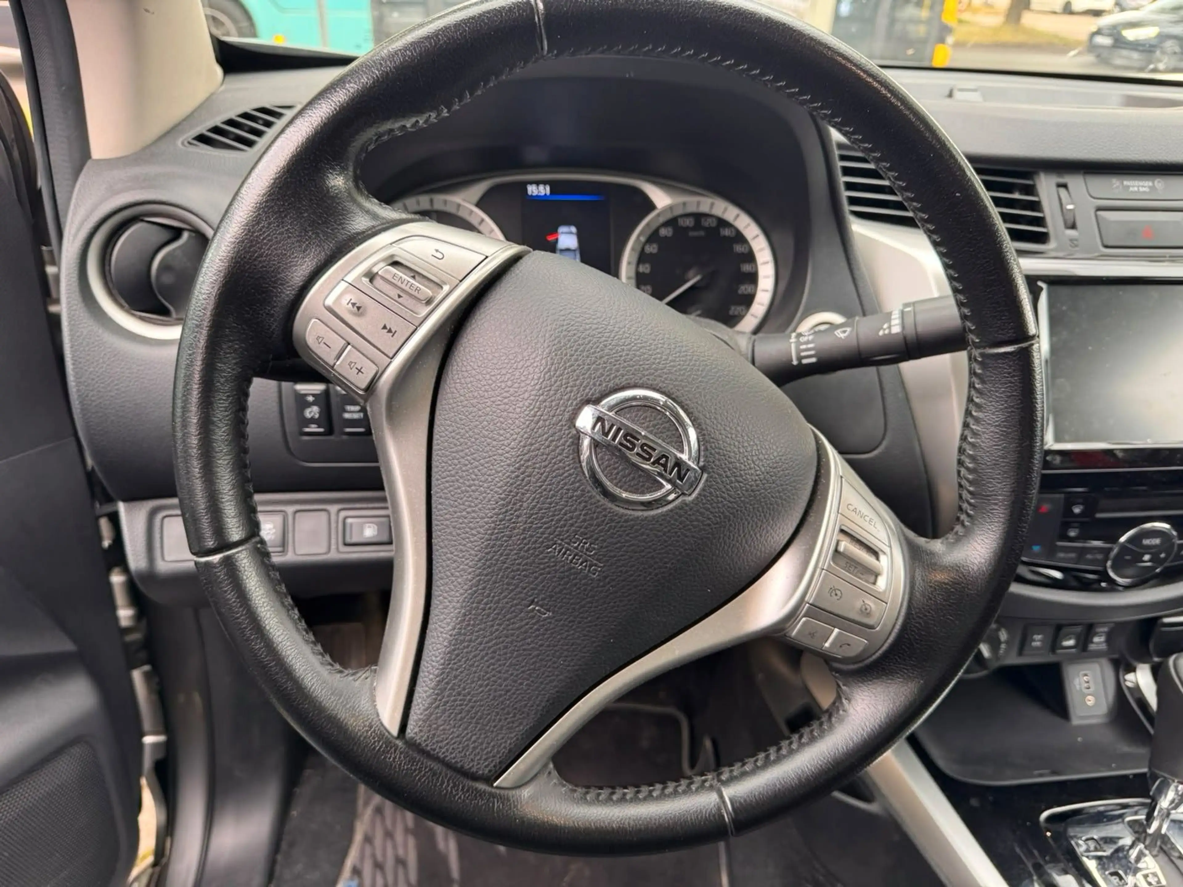 Nissan Navara NP300 N-Guard Double Cab 4x4 — photo 13