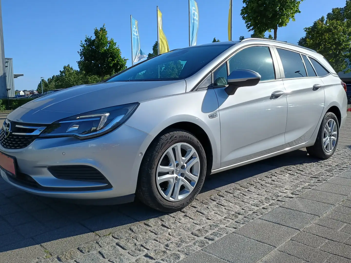 Opel Astra 1.6 D Start/Stop Sports Tourer Edition/86Tkm/1.HD Argent - 1