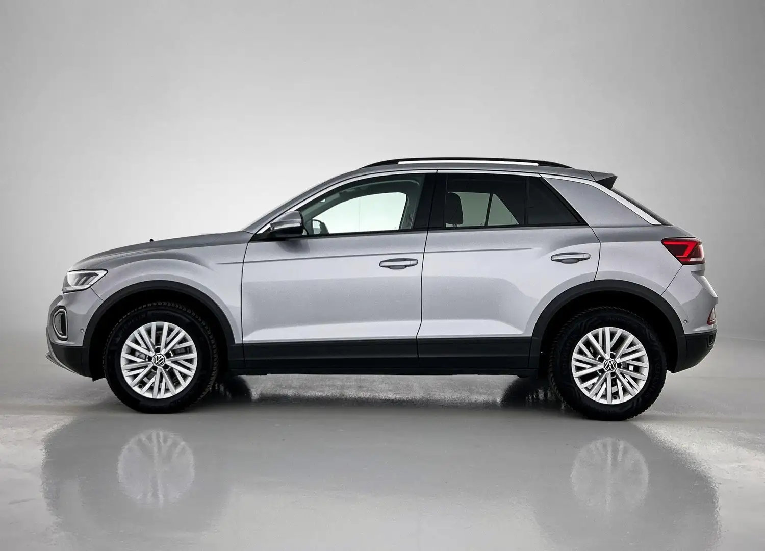 Volkswagen T-Roc 1.5 TSI Life | Automaat | All Season Banden | LED Grijs - 2