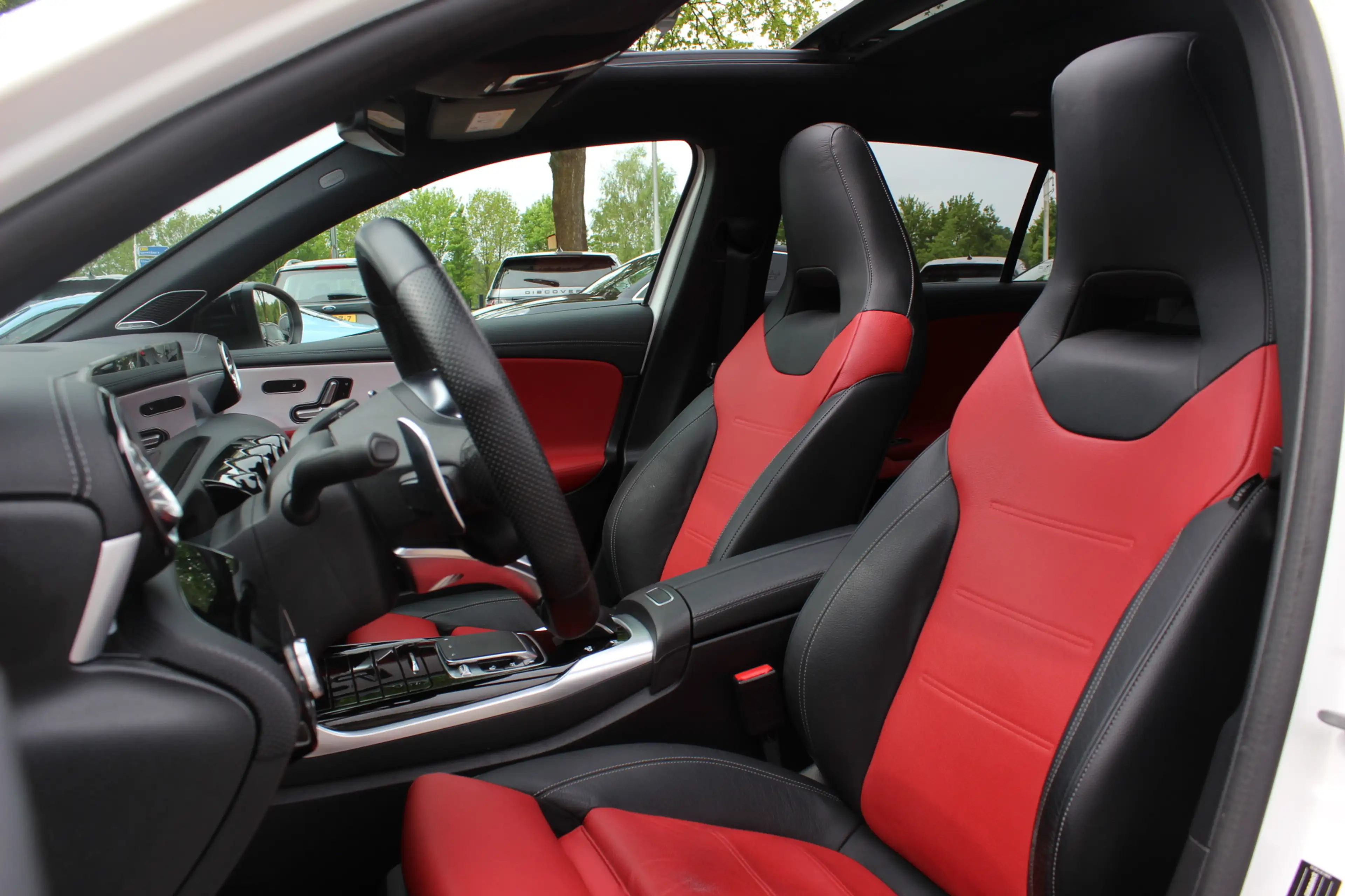 Mercedes-Benz A 35 AMG 4MATIC Premium / Panoramadak / Camera / Burmester — photo 4